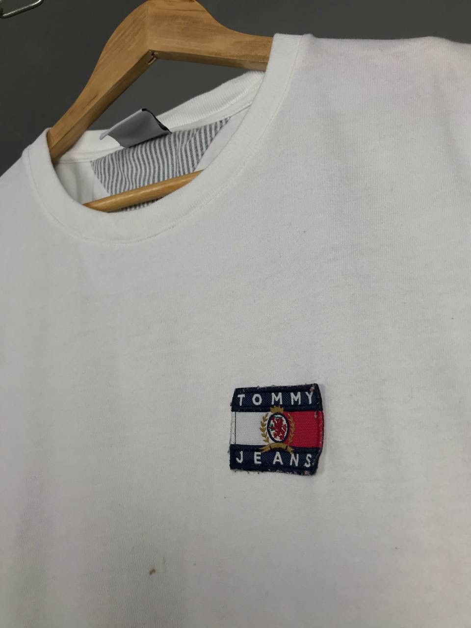 Tommy Hilfiger Tommy Hilfiger luxury streetwear big logo overprinted tee Size US S / EU 44-46 / 1 - 4 Thumbnail