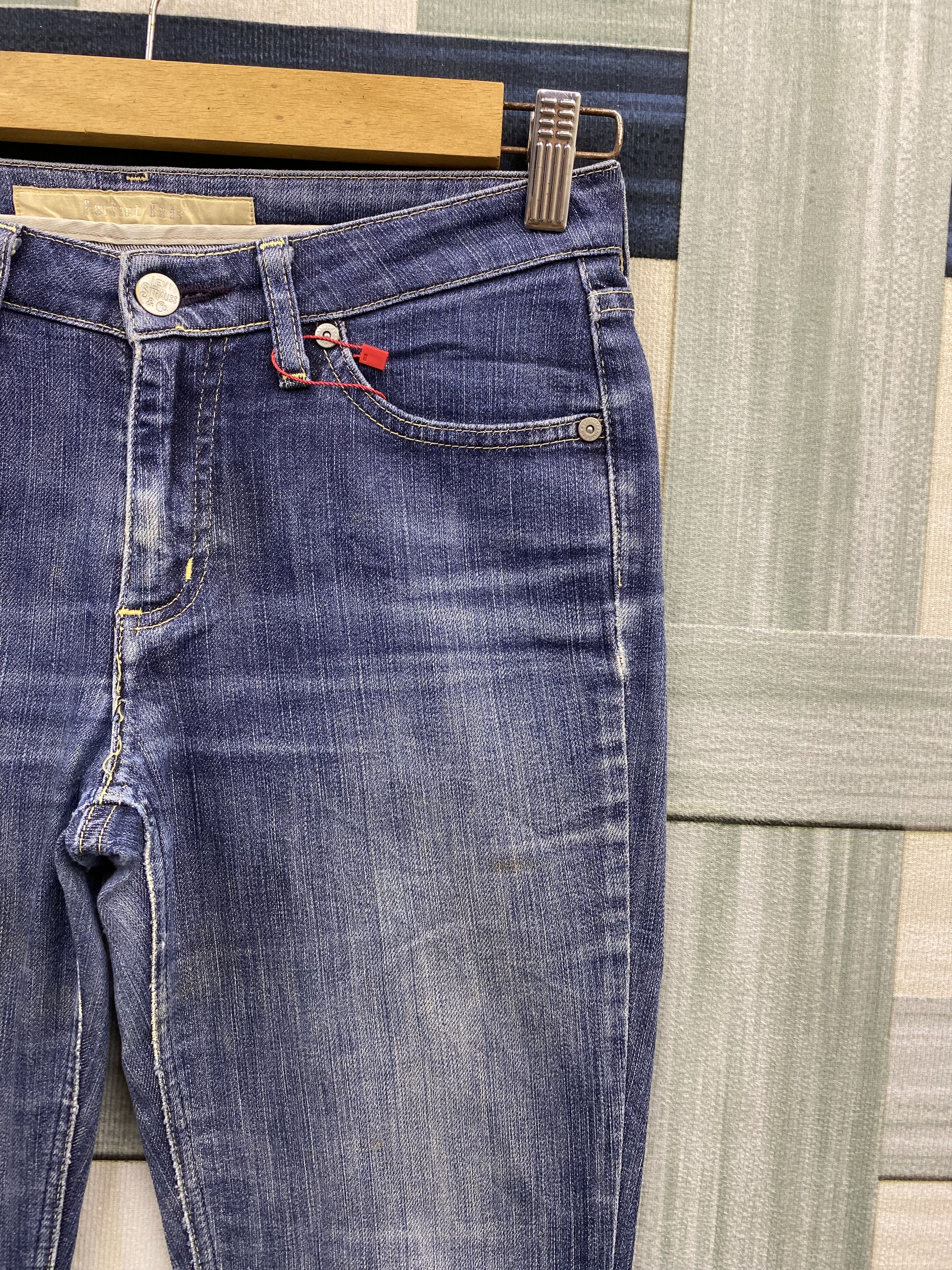 Levi's Vintage Distress Y2K Levi's Flare Denim Jean Size 29" - 7 Thumbnail