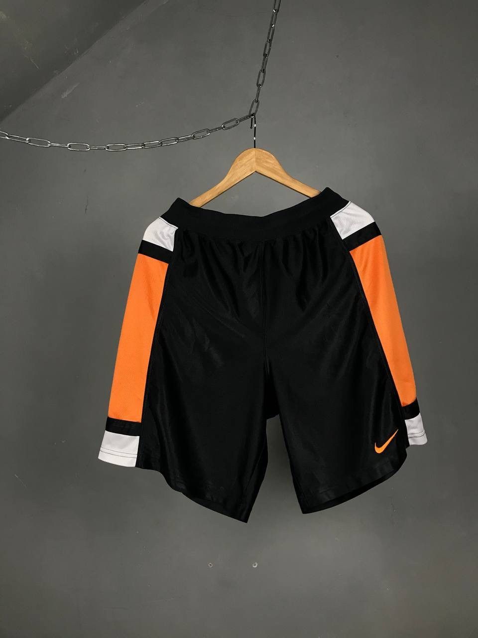 Nike Nike swoosh streetwear vintage sportwear shorts Size US 34 / EU 50 - 1 Thumbnail