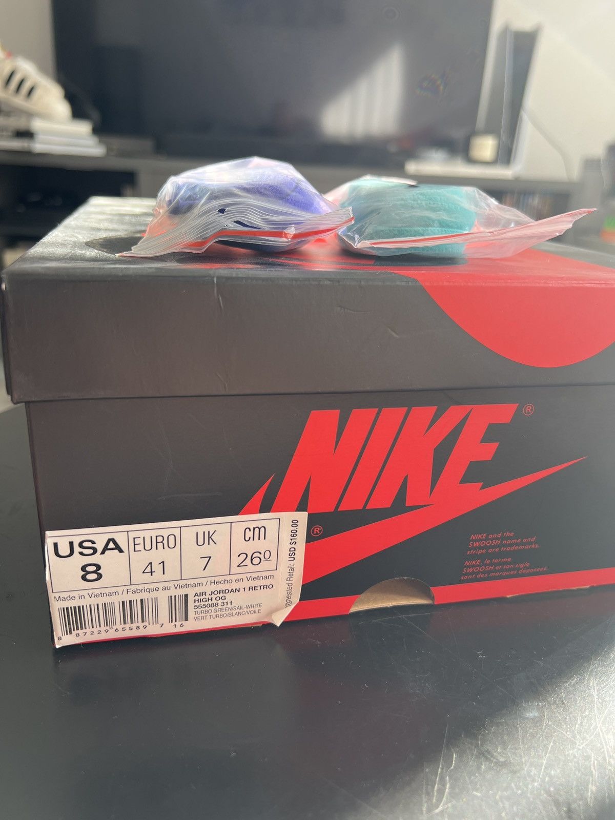 Nike Air Jordan 1 retro high OG Sz.8 turbo green Size US 8 / EU 41 - 8 Thumbnail