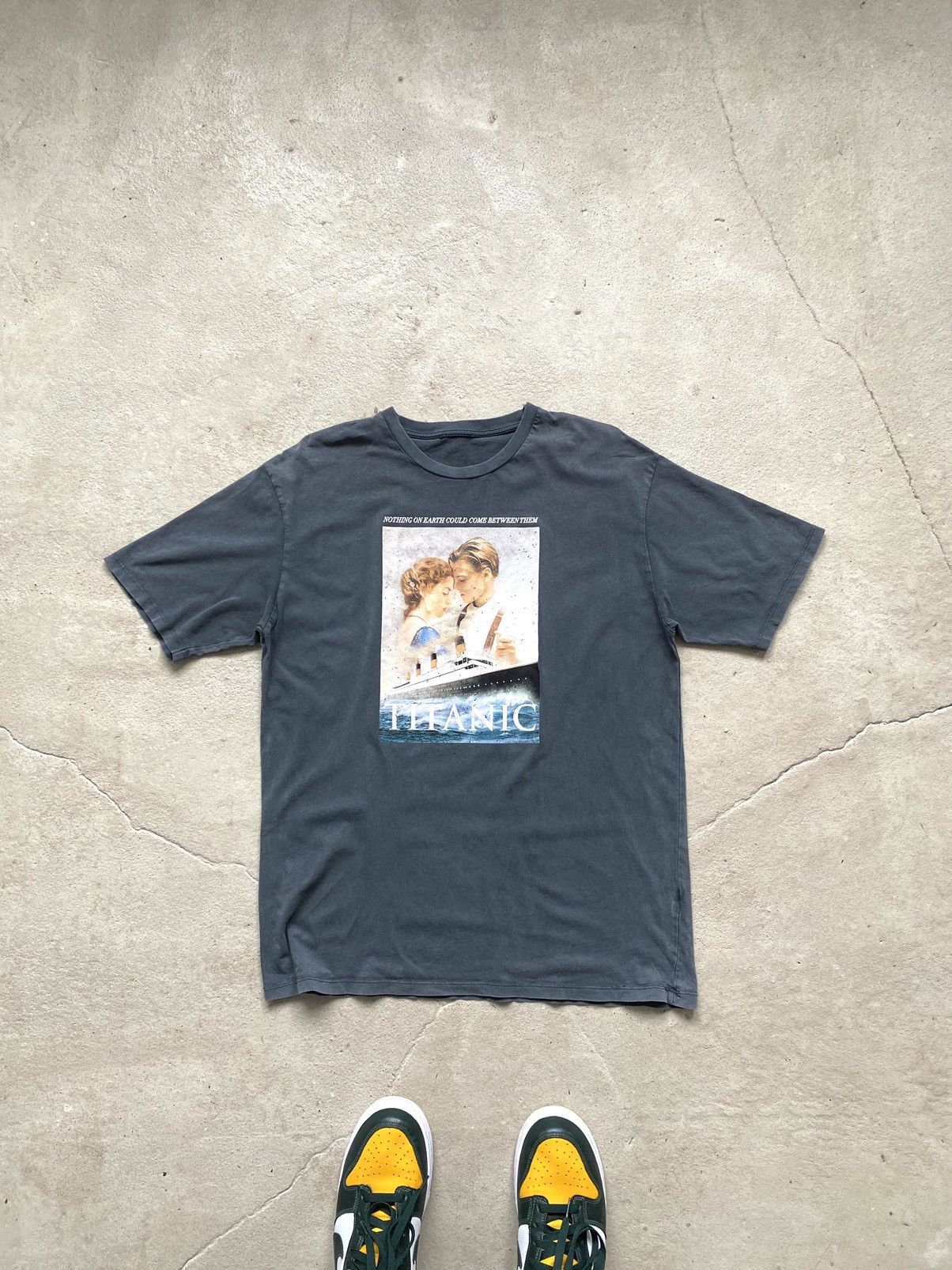 Vintage Vintage Titanic Movie Promo T Shirt Leonardo DiCaprio Size US L / EU 52-54 / 3 - 1 Thumbnail