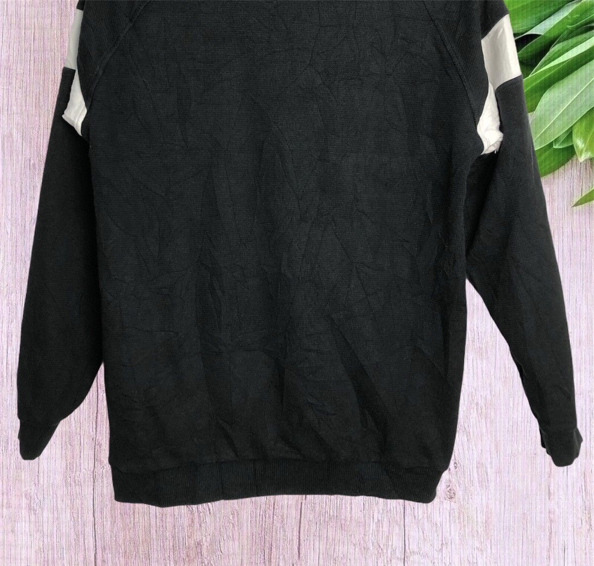 Adidas 90s Vintage Adidas Vintage crewneck sweatshirt center logo Size US L / EU 52-54 / 3 - 6 Thumbnail