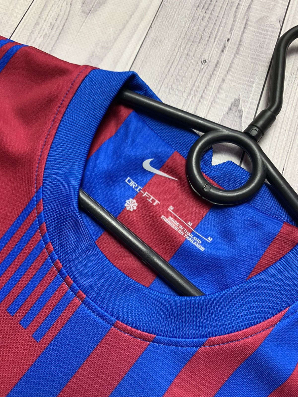 Nike Soccer jersey Barcelona shirt Nike size M Size US M / EU 48-50 / 2 - 3 Thumbnail