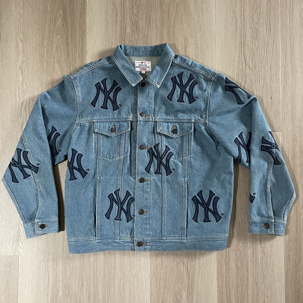 Supreme x New York Yankees Denim Trucker Jacket Washed Blue Men's - FW21 -  US