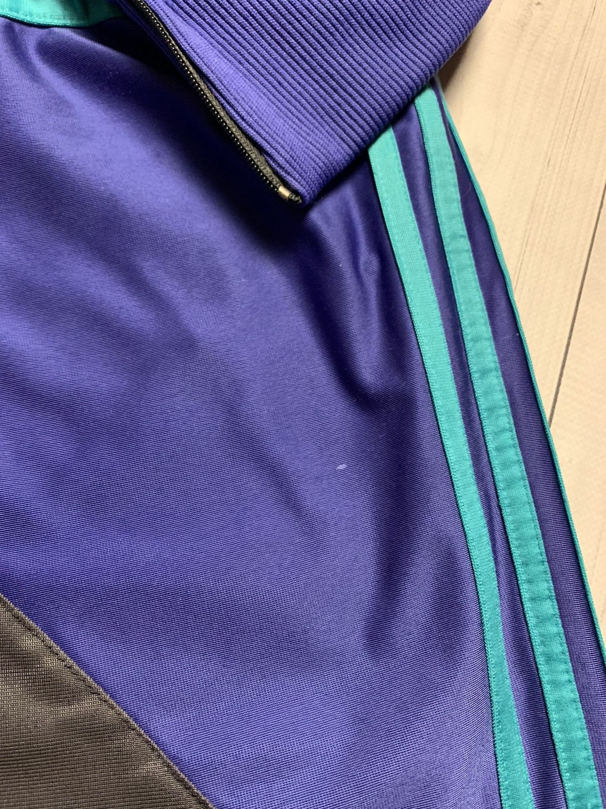 Vintage Vintage adidas originals track jacket size M rare Size US M / EU 48-50 / 2 - 6 Thumbnail