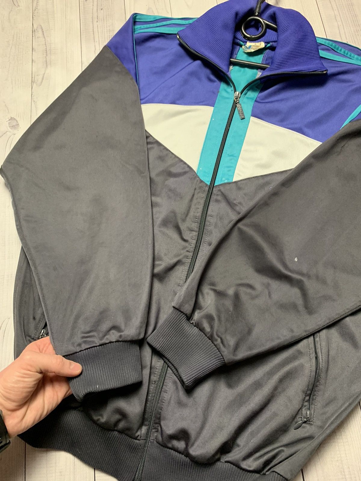 Vintage Vintage adidas originals track jacket size M rare Size US M / EU 48-50 / 2 - 8 Thumbnail