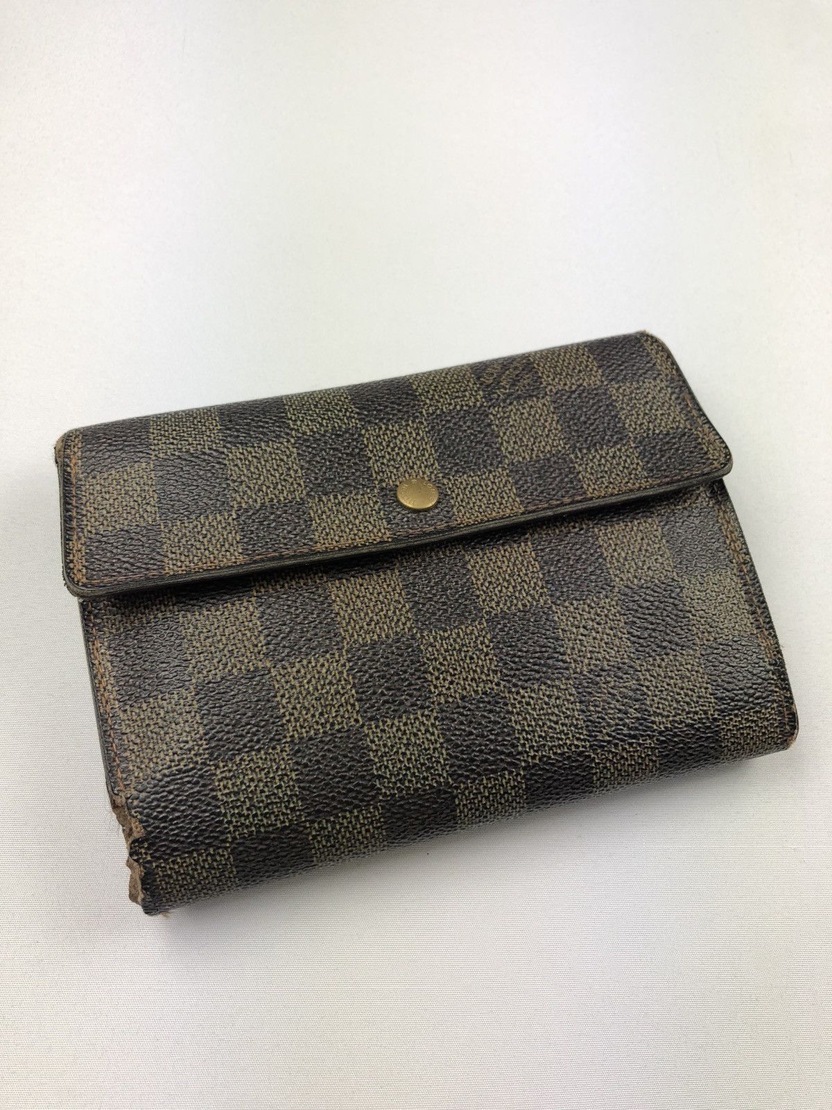 Louis Vuitton damier ebene trifold wallet