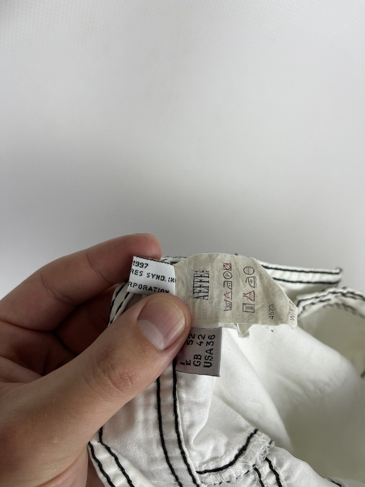 Moschino × Vintage Moschino Cheap & Chic vintage 1997 white casual pants chino Size 32" / US 10 / IT 46 - 15 Thumbnail
