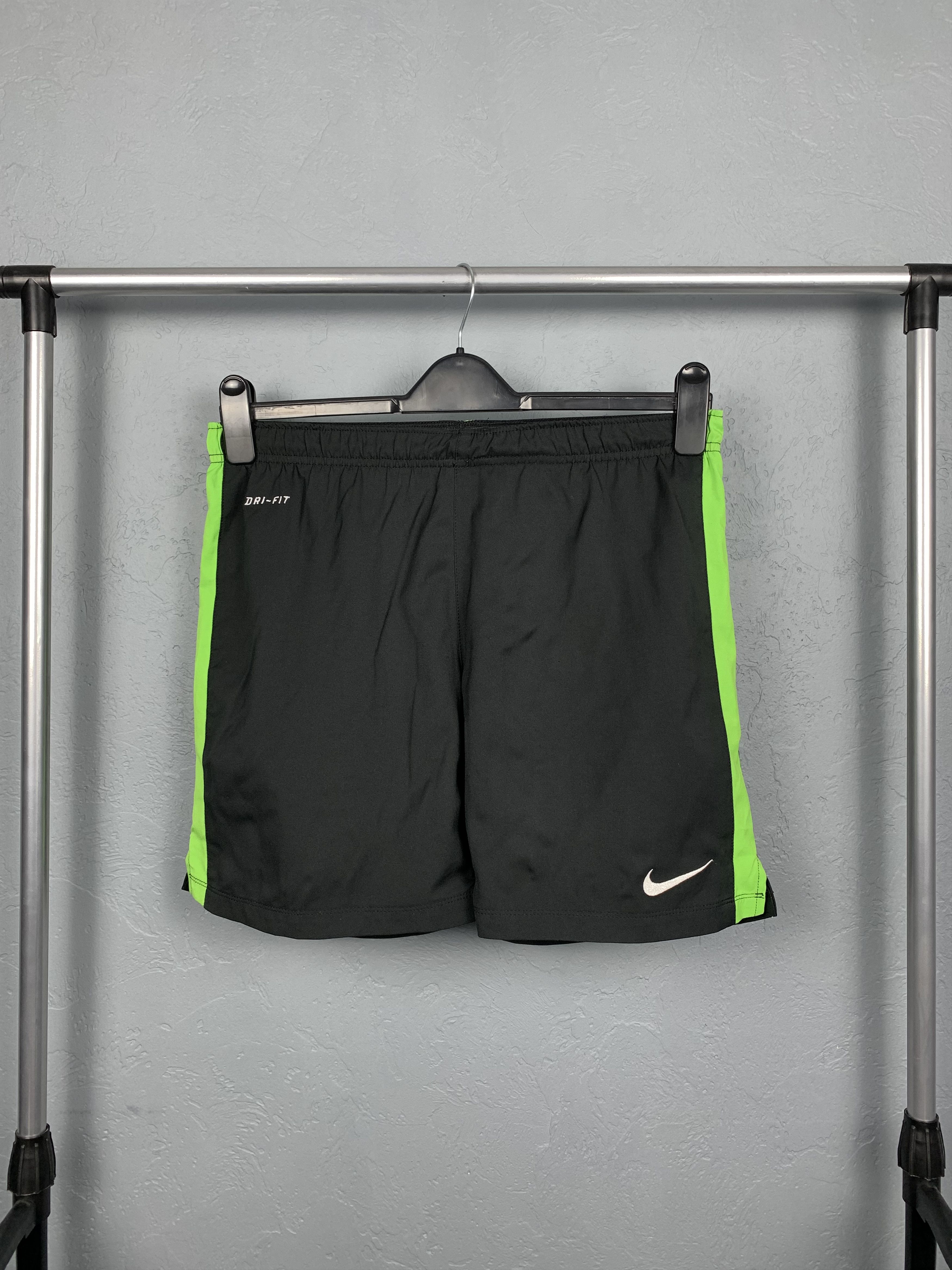 Nike Nike Vintage Mens Shorts Dri Fit Y2K Size US 30 / EU 46 - 1 Thumbnail
