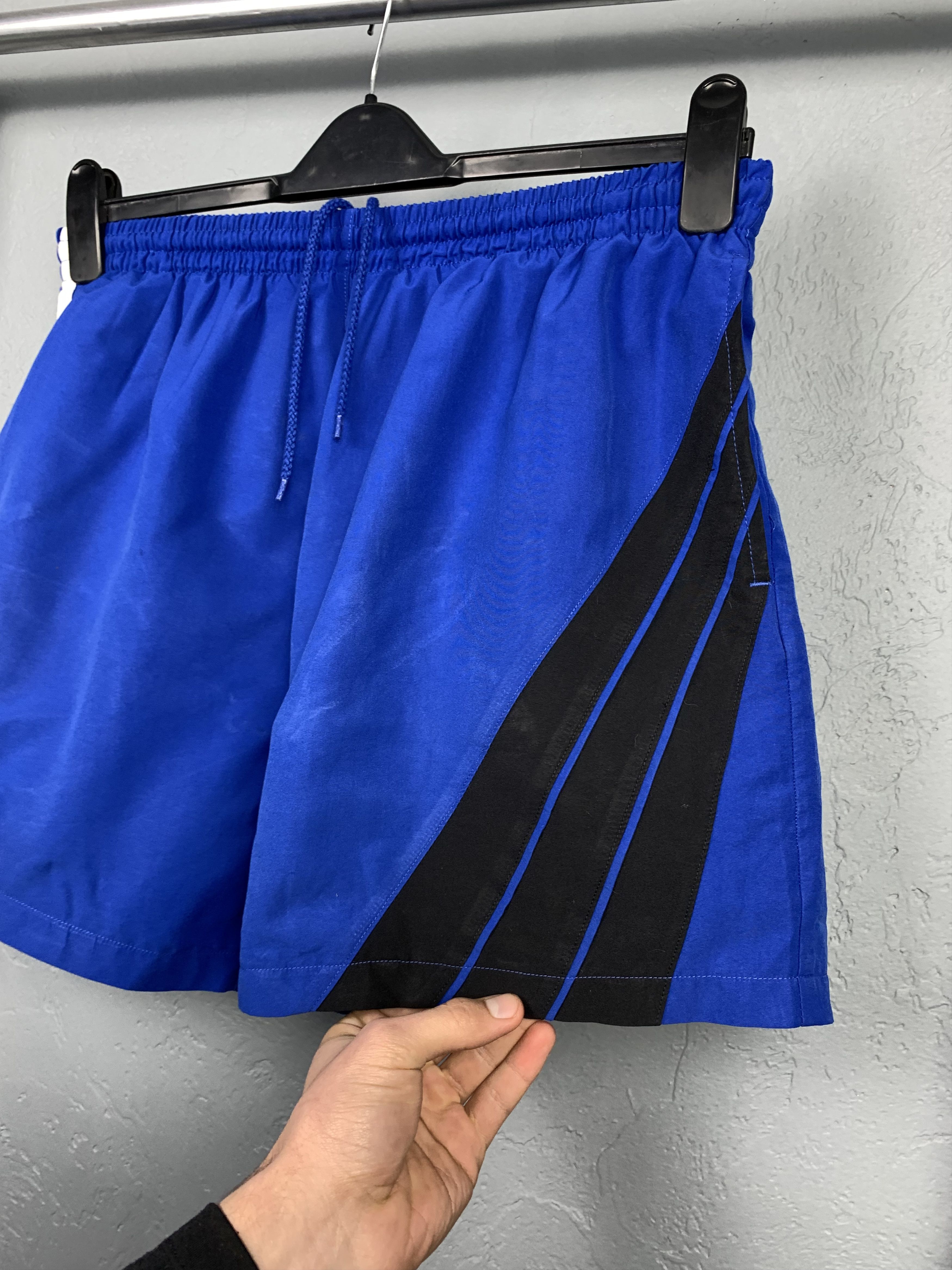 Adidas Adidas 90s Vintage Mens Nylon Shorts Size US 32 / EU 48 - 2 Thumbnail