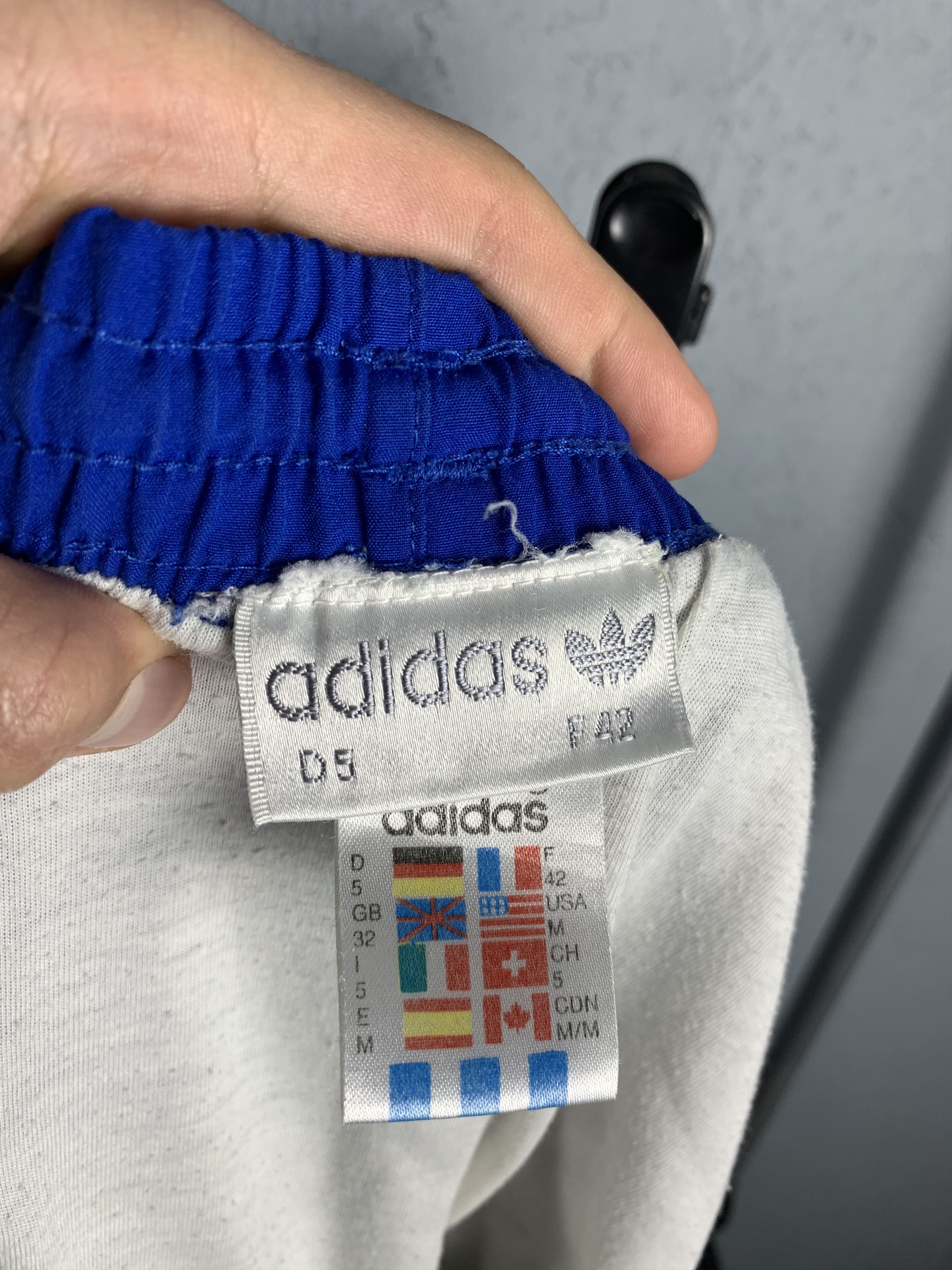 Adidas Adidas 90s Vintage Mens Nylon Shorts Size US 32 / EU 48 - 6 Thumbnail