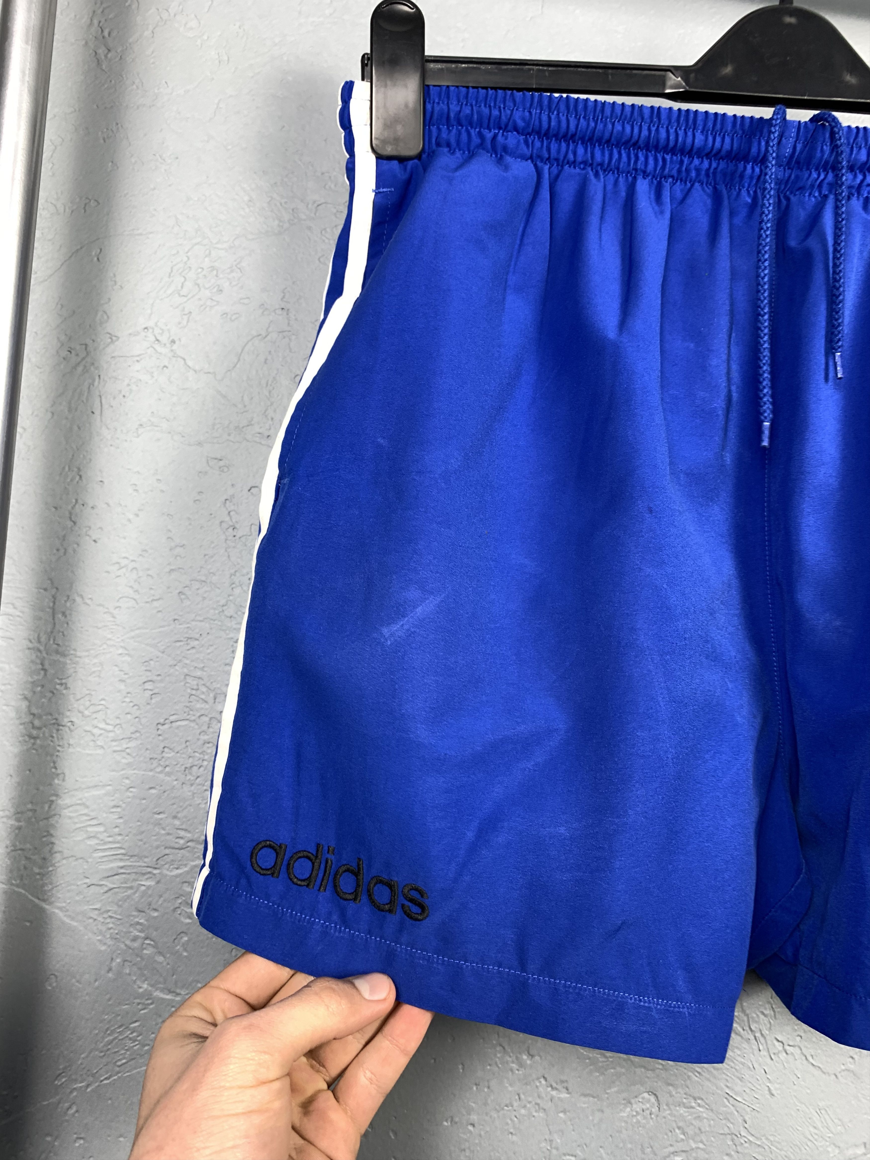 Adidas Adidas 90s Vintage Mens Nylon Shorts Size US 32 / EU 48 - 3 Thumbnail