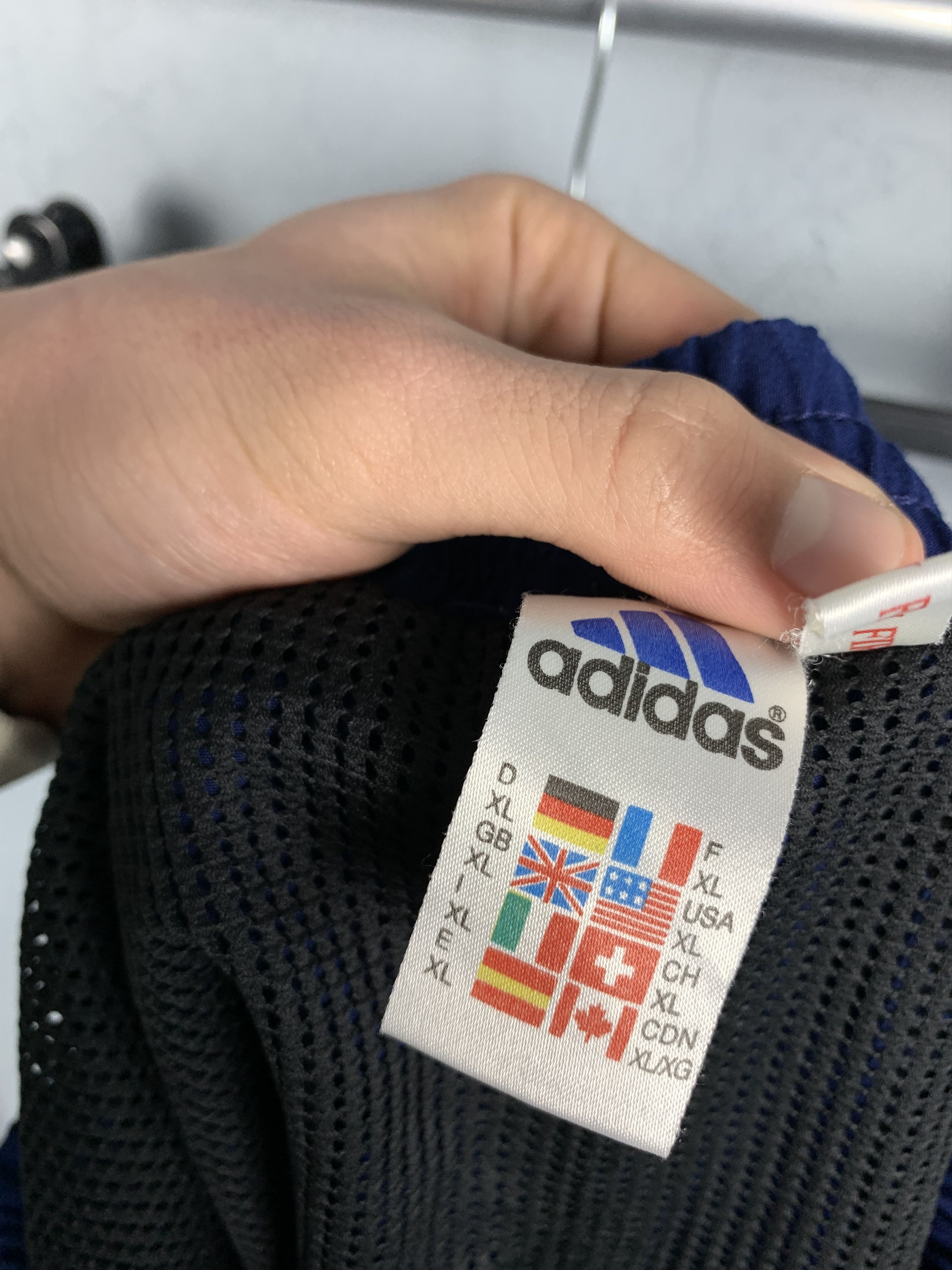 Adidas Adidas 90s Vintage Mens Nylon Shorts Size US 34 / EU 50 - 6 Thumbnail