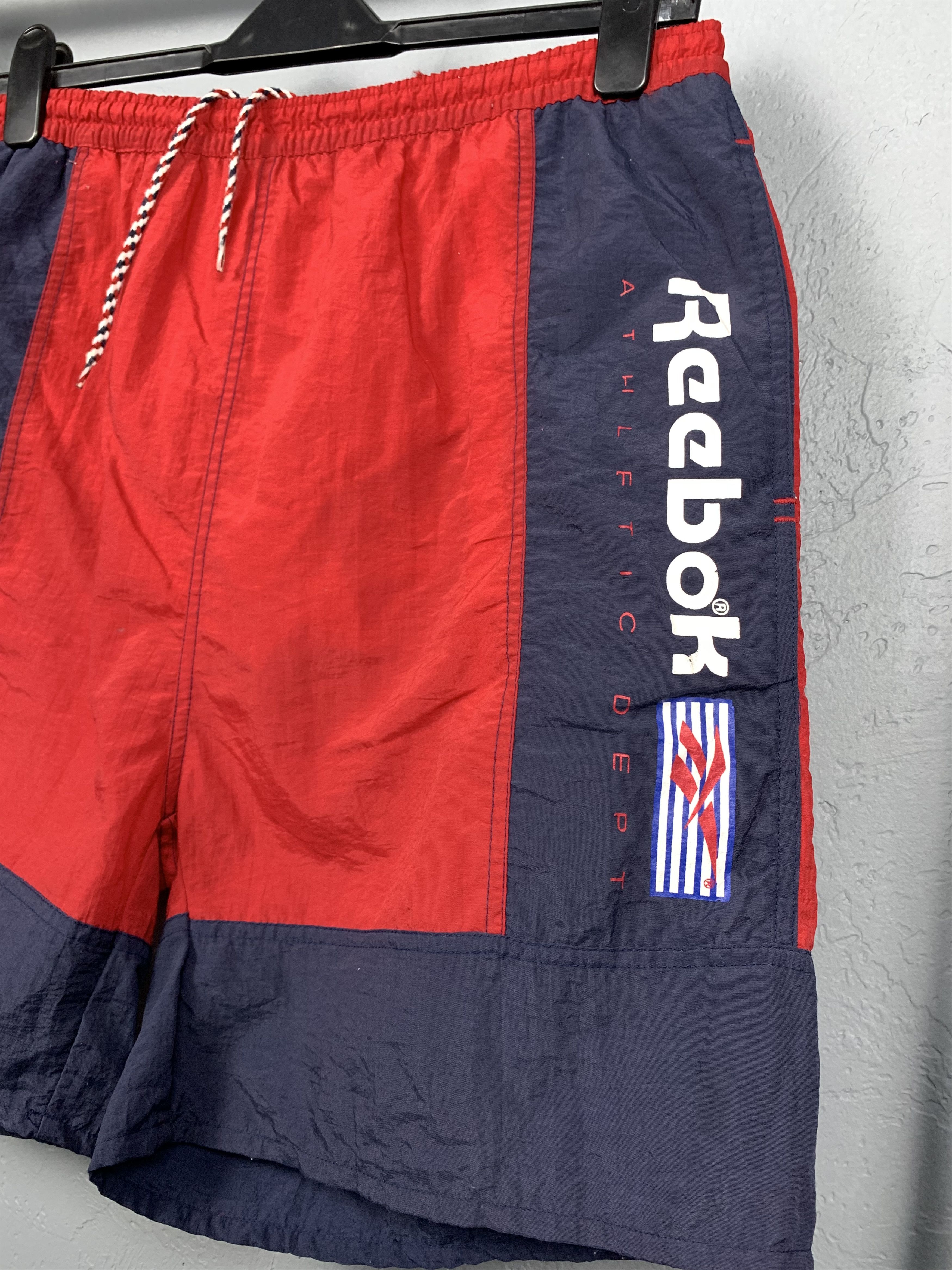 Reebok Vintage Reebok Mens Shorts Size US 34 / EU 50 - 2 Thumbnail