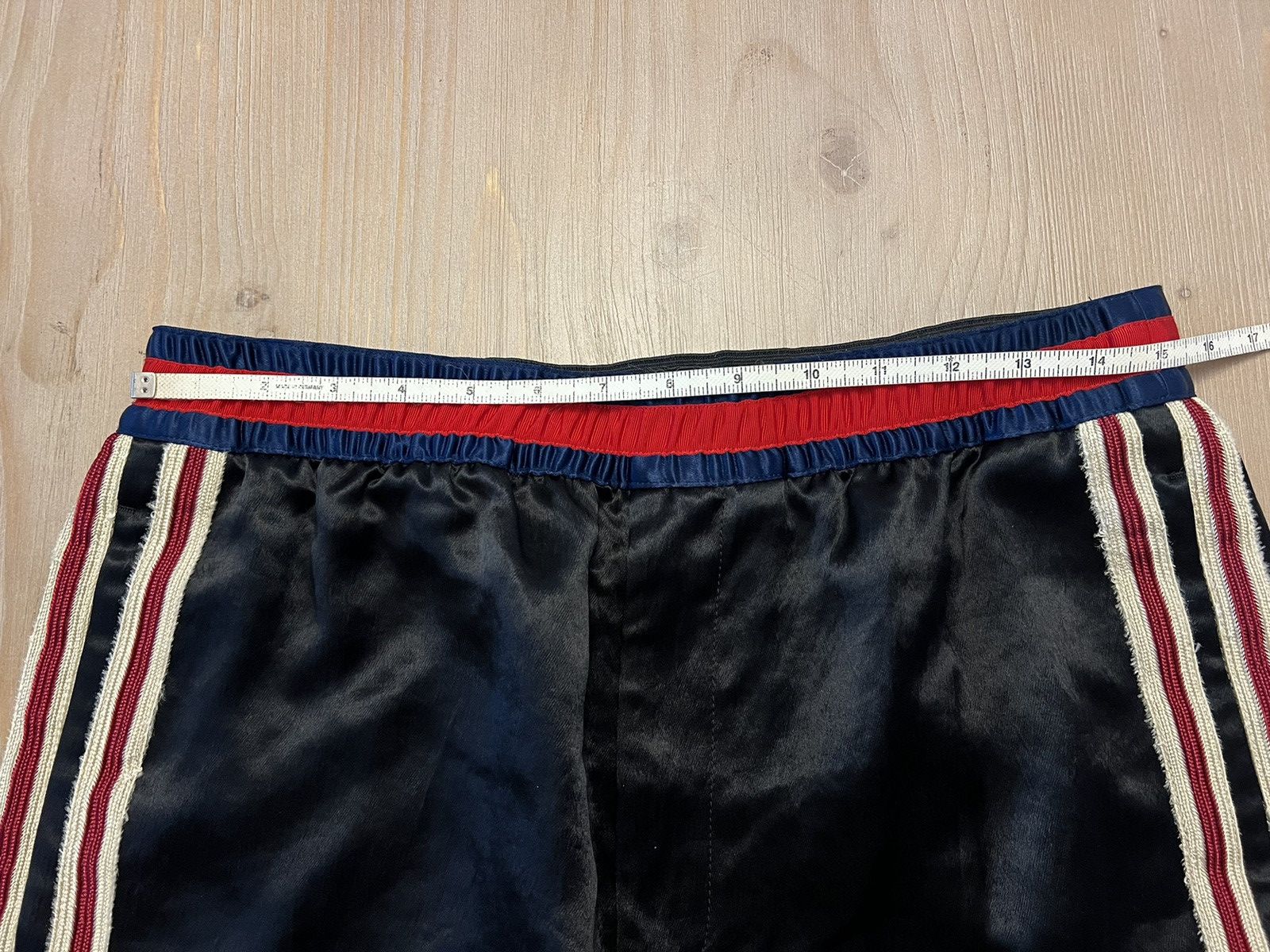 Gucci Black logo shorts with skull & snake Size US 31 - 6 Thumbnail