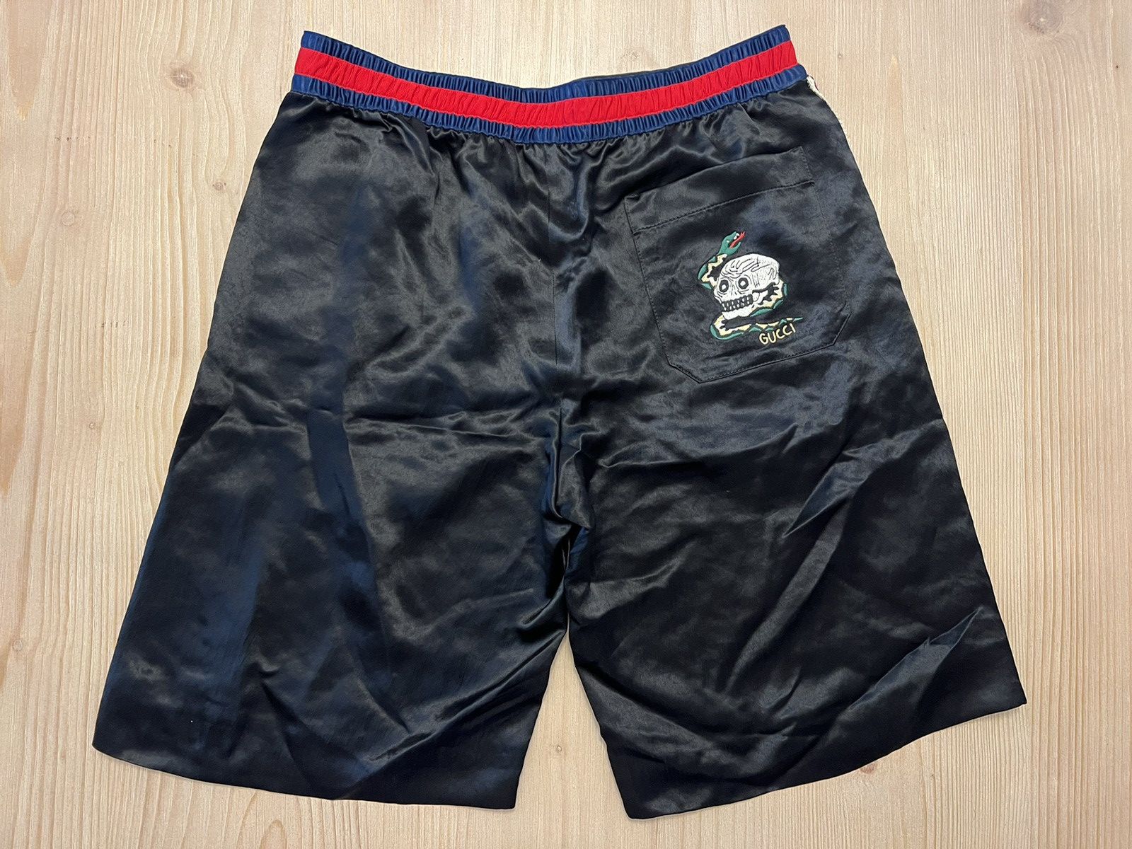 Gucci Black logo shorts with skull & snake Size US 31 - 2 Thumbnail