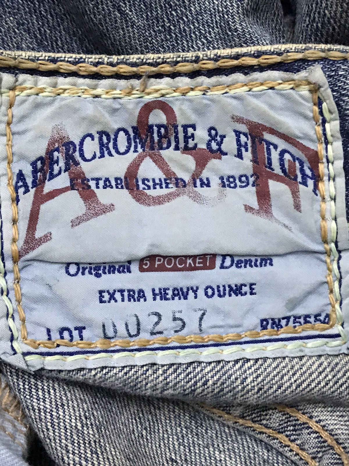 Le Grande Bleu (L.G.B.) Abercrombie Fitch RN75654 Ripped Distressed Thrash Splater Size US 32 / EU 48 - 13 Thumbnail