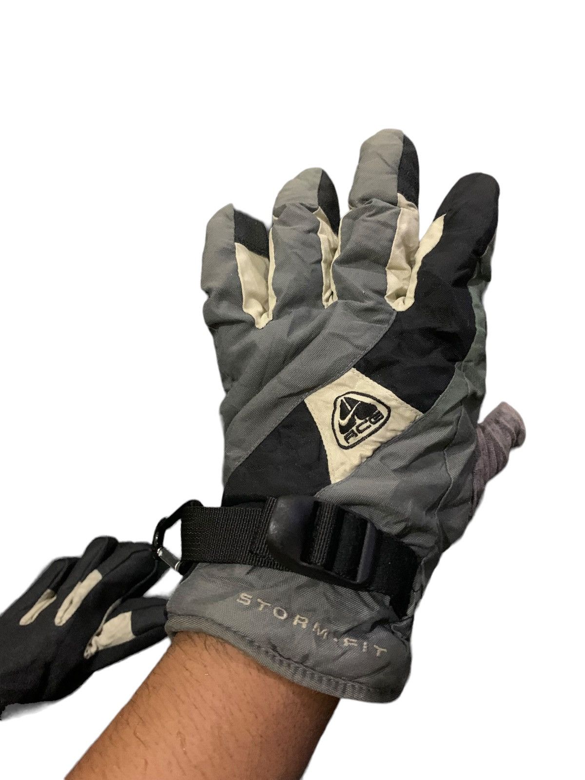 Vintage Vintage Nike Acg Storm Fit Gloves Size ONE SIZE - 4 Thumbnail