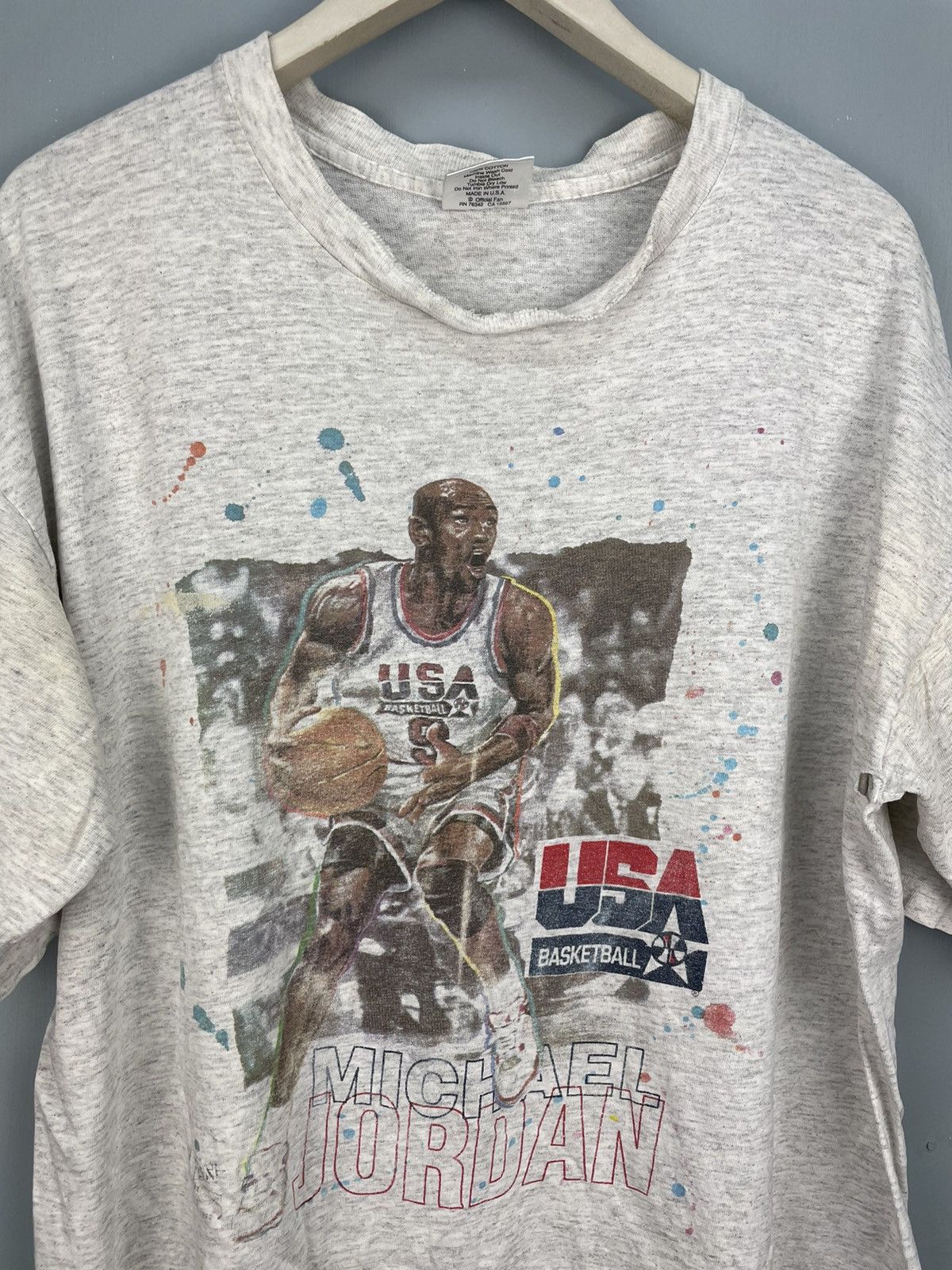 Vintage Vintage 90s Micheal Jordan USA basketball distress t shirt Size US XL / EU 56 / 4 - 3 Thumbnail