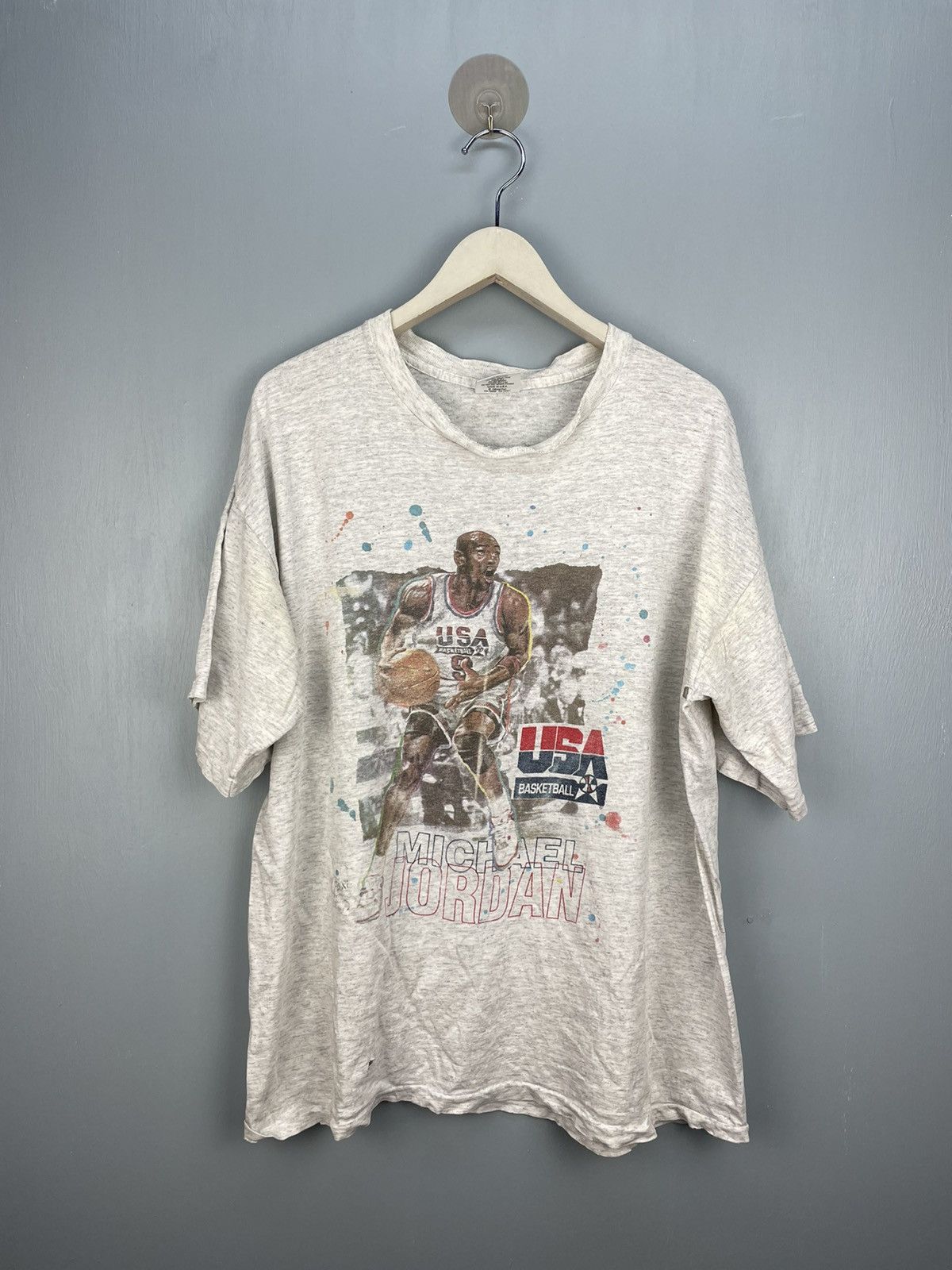 Vintage Vintage 90s Micheal Jordan USA basketball distress t shirt Size US XL / EU 56 / 4 - 1 Thumbnail