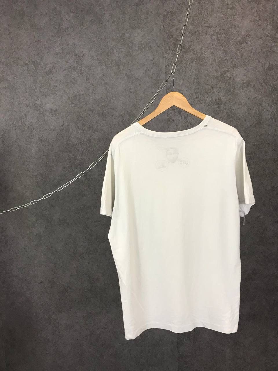 Pharrell Pharrell Williams x Uniqlo designer tee Size US L / EU 52-54 / 3 - 6 Thumbnail