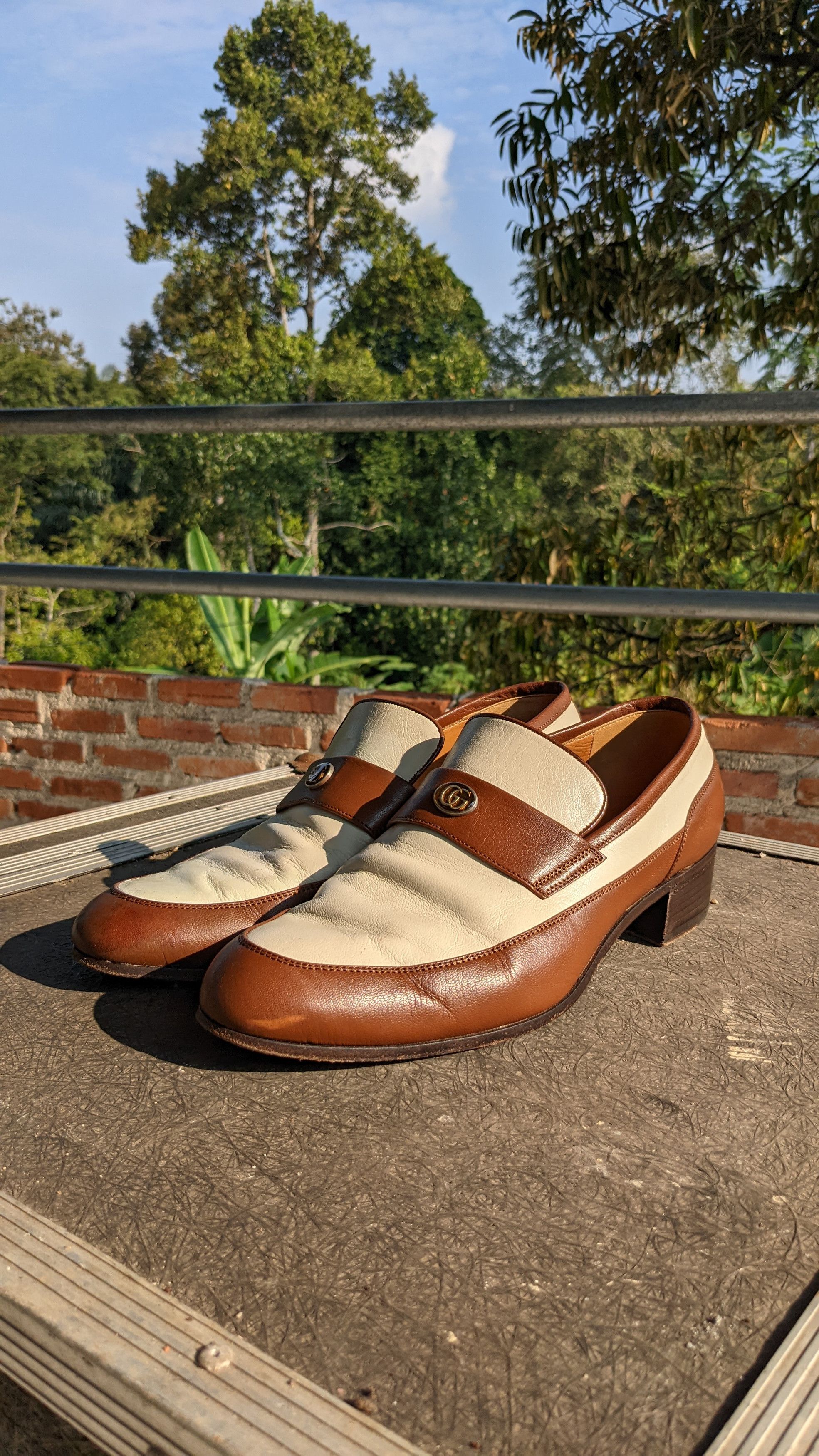 Gucci Brown and Cream Loafers Gucci Interlocking GG Shearling Trim Loafers in Cream  main image 4