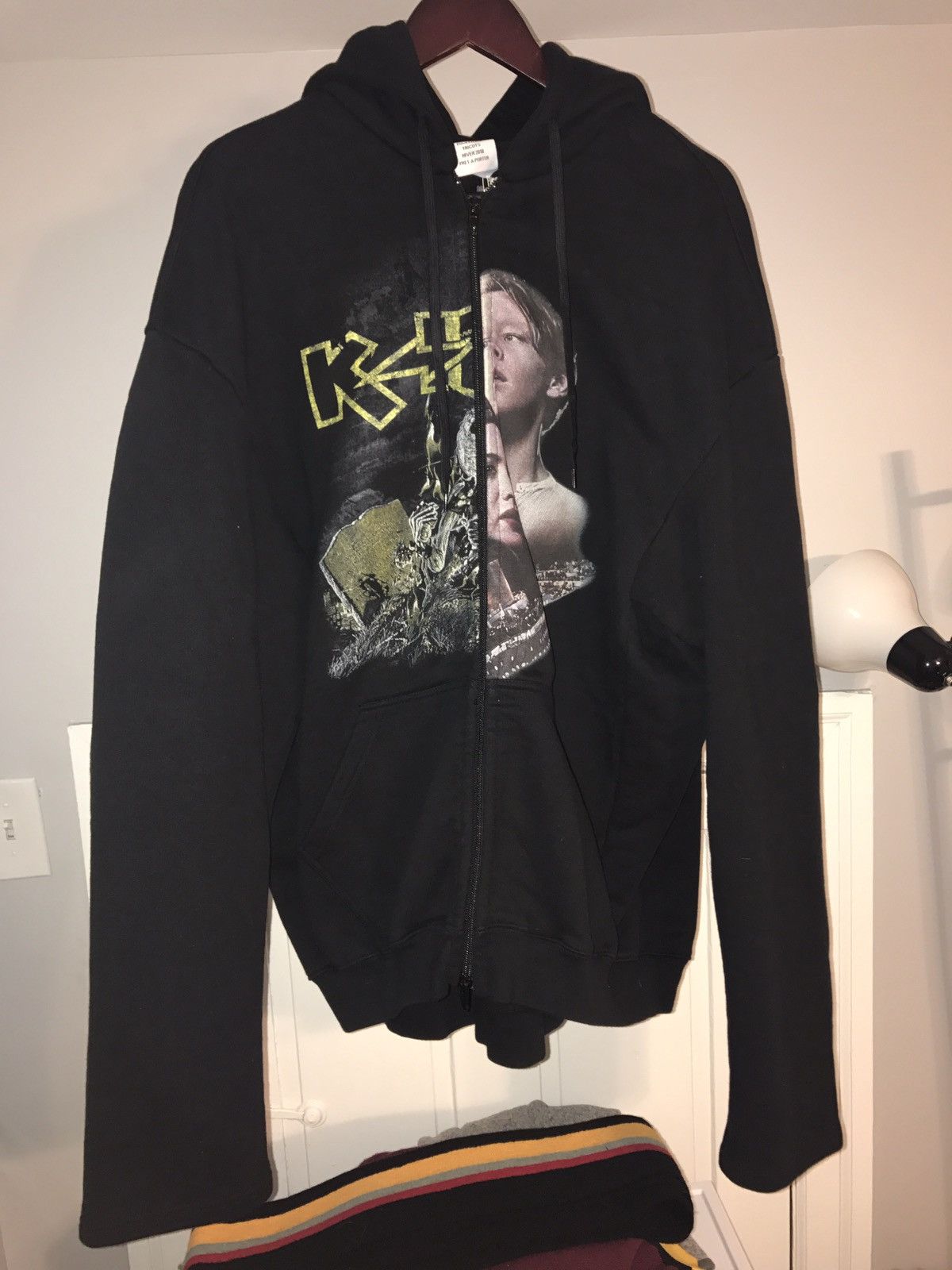 Vetements kiss store titanic hoodie