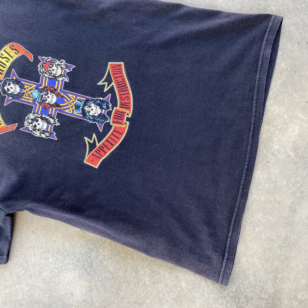 Band Tees Vintage Guns N Roses Band Distressed Sun Faded Tees Size US M / EU 48-50 / 2 - 7 Thumbnail
