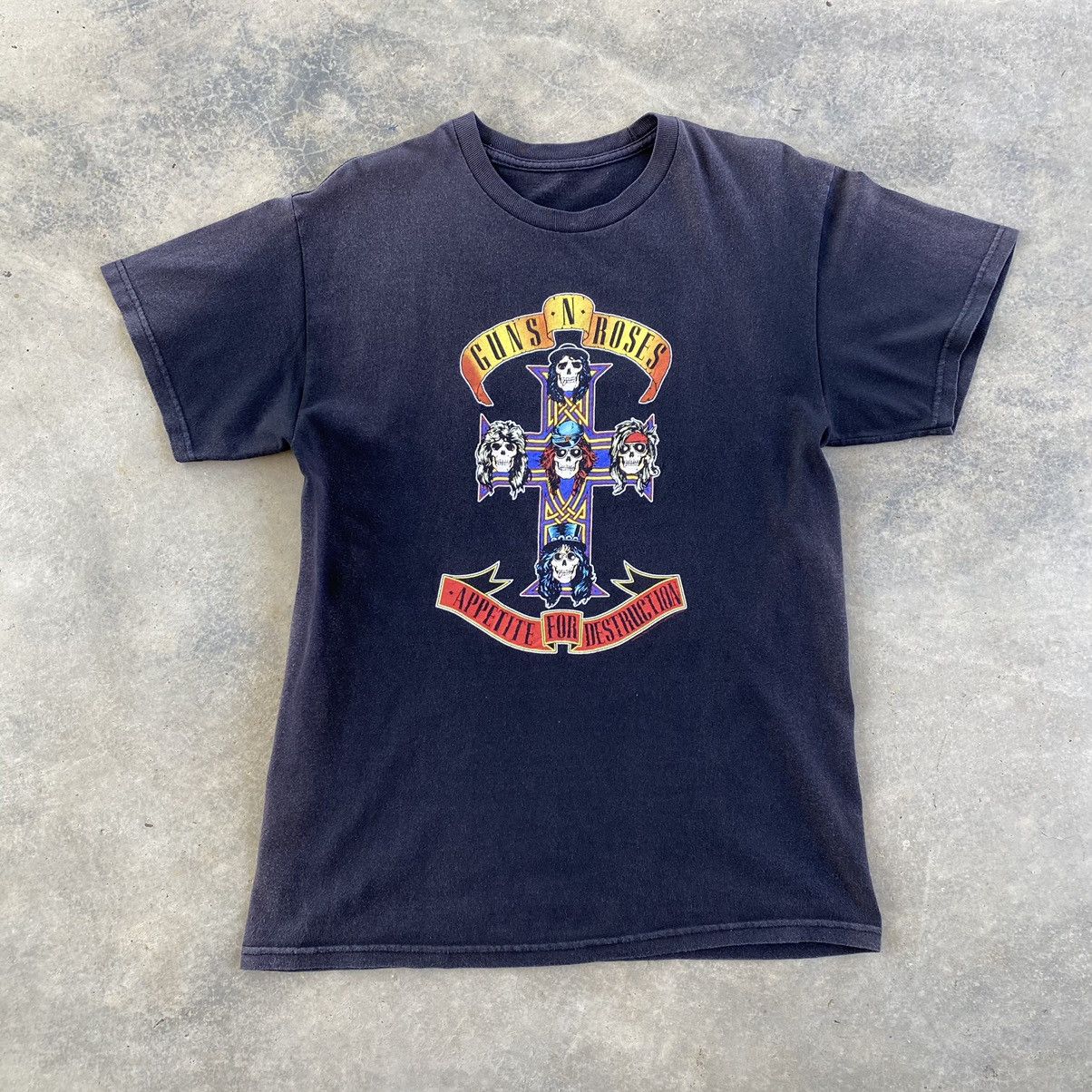 Band Tees Vintage Guns N Roses Band Distressed Sun Faded Tees Size US M / EU 48-50 / 2 - 1 Thumbnail