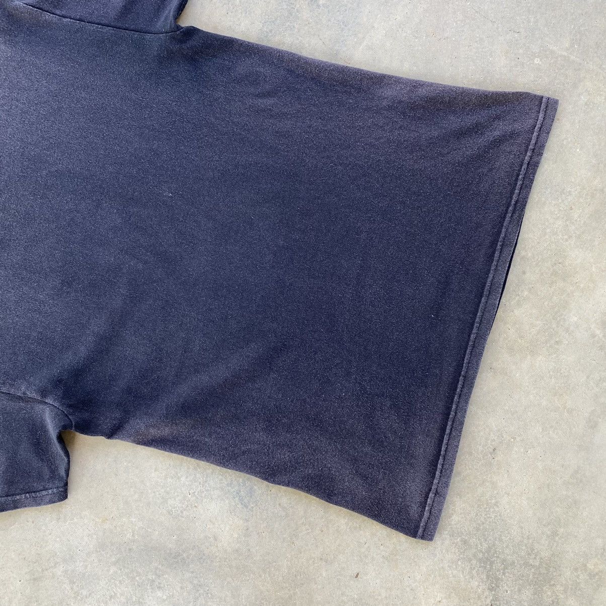 Band Tees Vintage Guns N Roses Band Distressed Sun Faded Tees Size US M / EU 48-50 / 2 - 8 Thumbnail