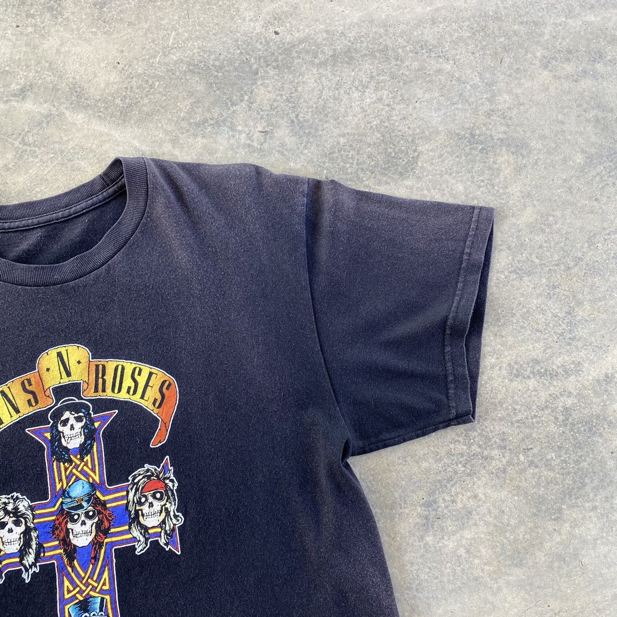 Band Tees Vintage Guns N Roses Band Distressed Sun Faded Tees Size US M / EU 48-50 / 2 - 4 Thumbnail