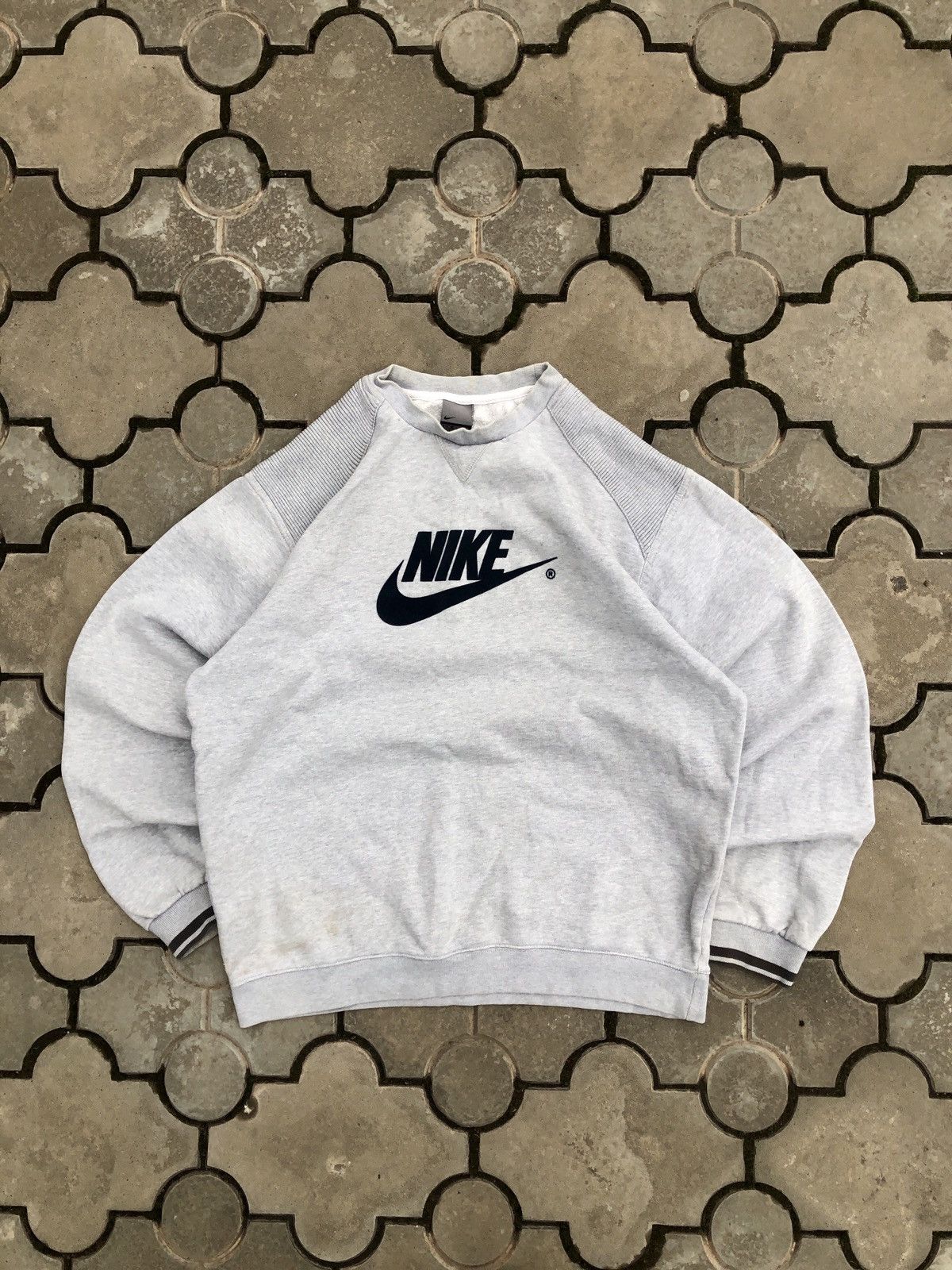 Nike × Vintage Vintage Nike Spell Out Y2K Swoosh Sweatshirt Size US M / EU 48-50 / 2 - 2 Thumbnail