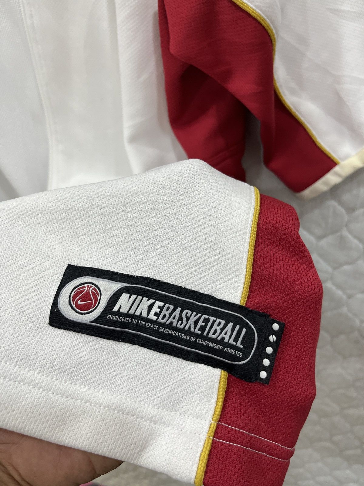 Nike (Qq). VINTAGE NIKE BASKETBALL ZIPPER SHIRTS Size US XL / EU 56 / 4 - 7 Thumbnail