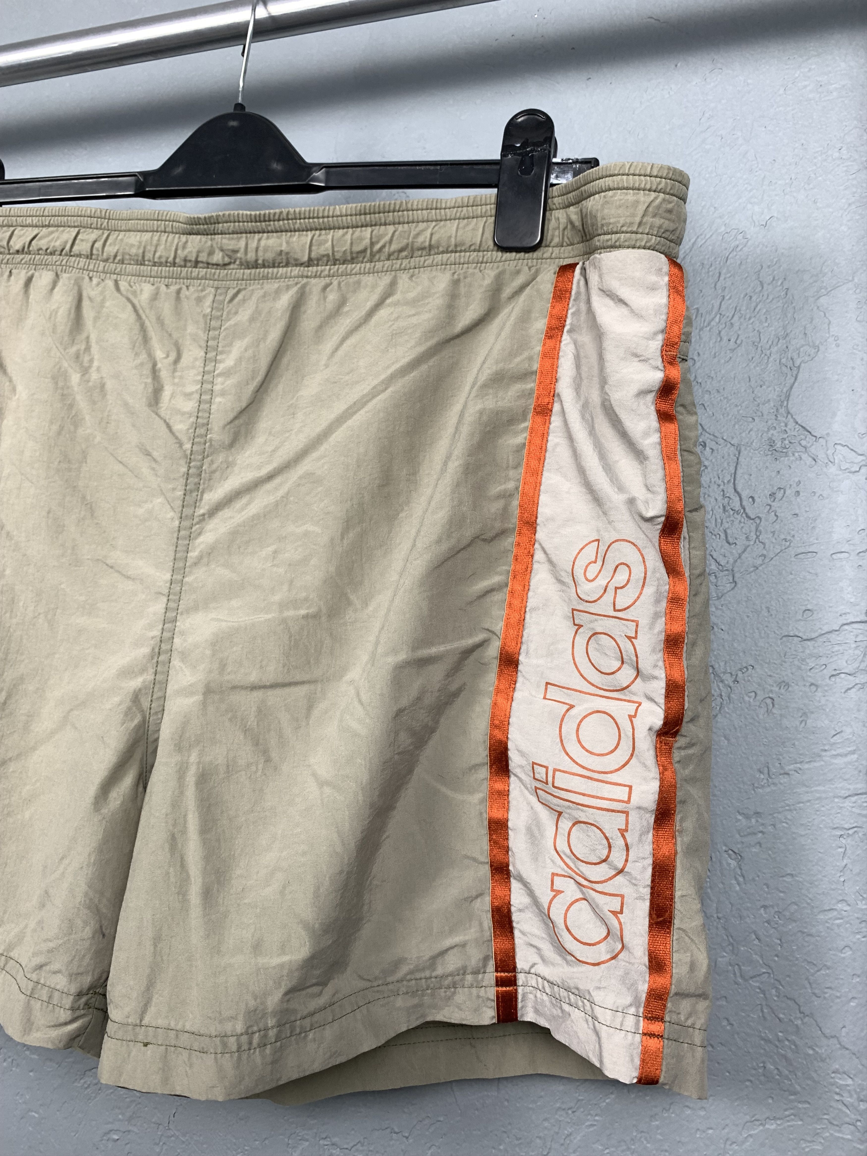 Adidas Adidas Vintage Mens Nylon Shorts Size US 34 / EU 50 - 2 Thumbnail