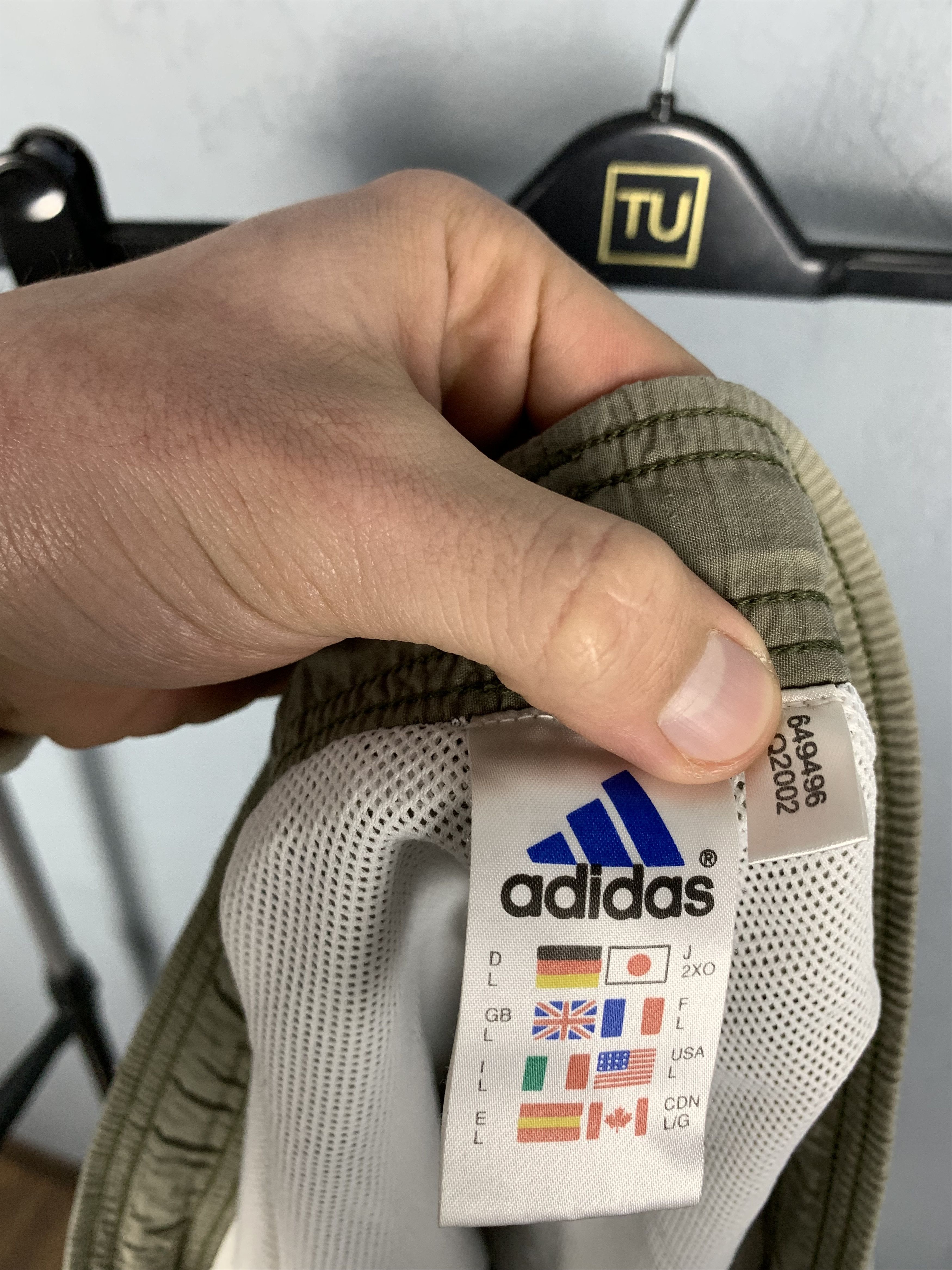 Adidas Adidas Vintage Mens Nylon Shorts Size US 34 / EU 50 - 6 Thumbnail