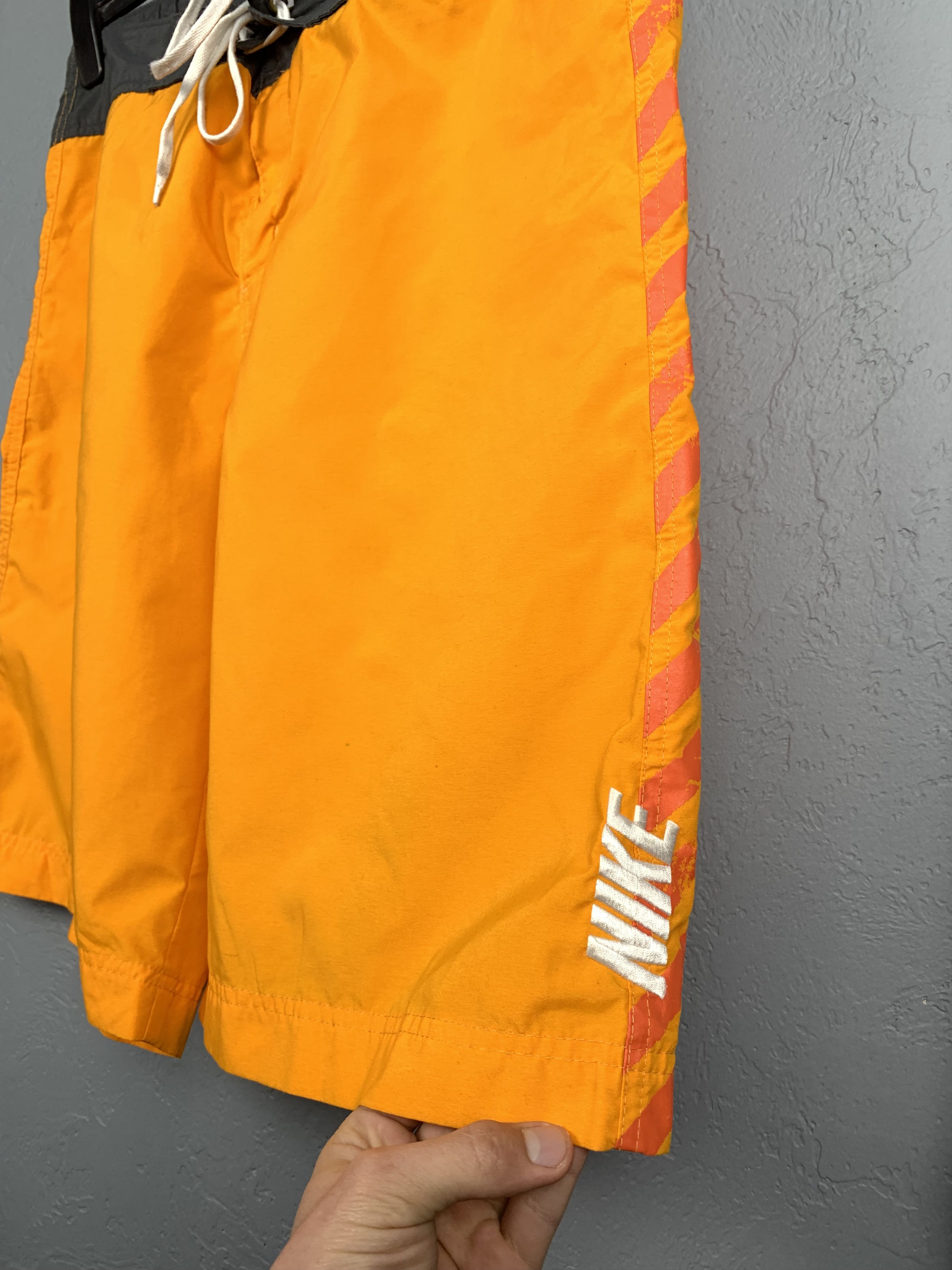 Nike Nike Vintage Mens Shorts Y2K Size US 34 / EU 50 - 2 Thumbnail