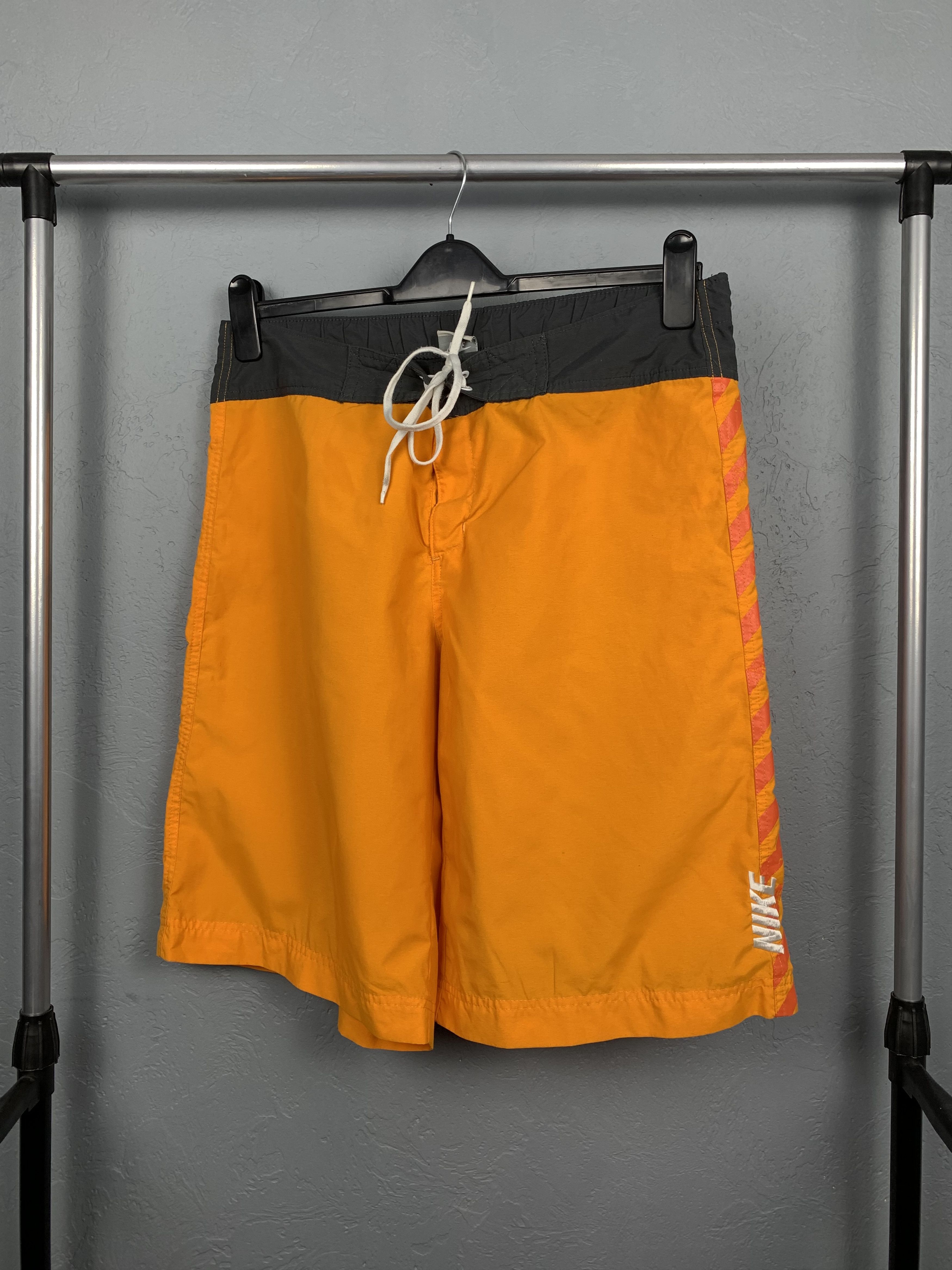 Nike Nike Vintage Mens Shorts Y2K Size US 34 / EU 50 - 1 Thumbnail