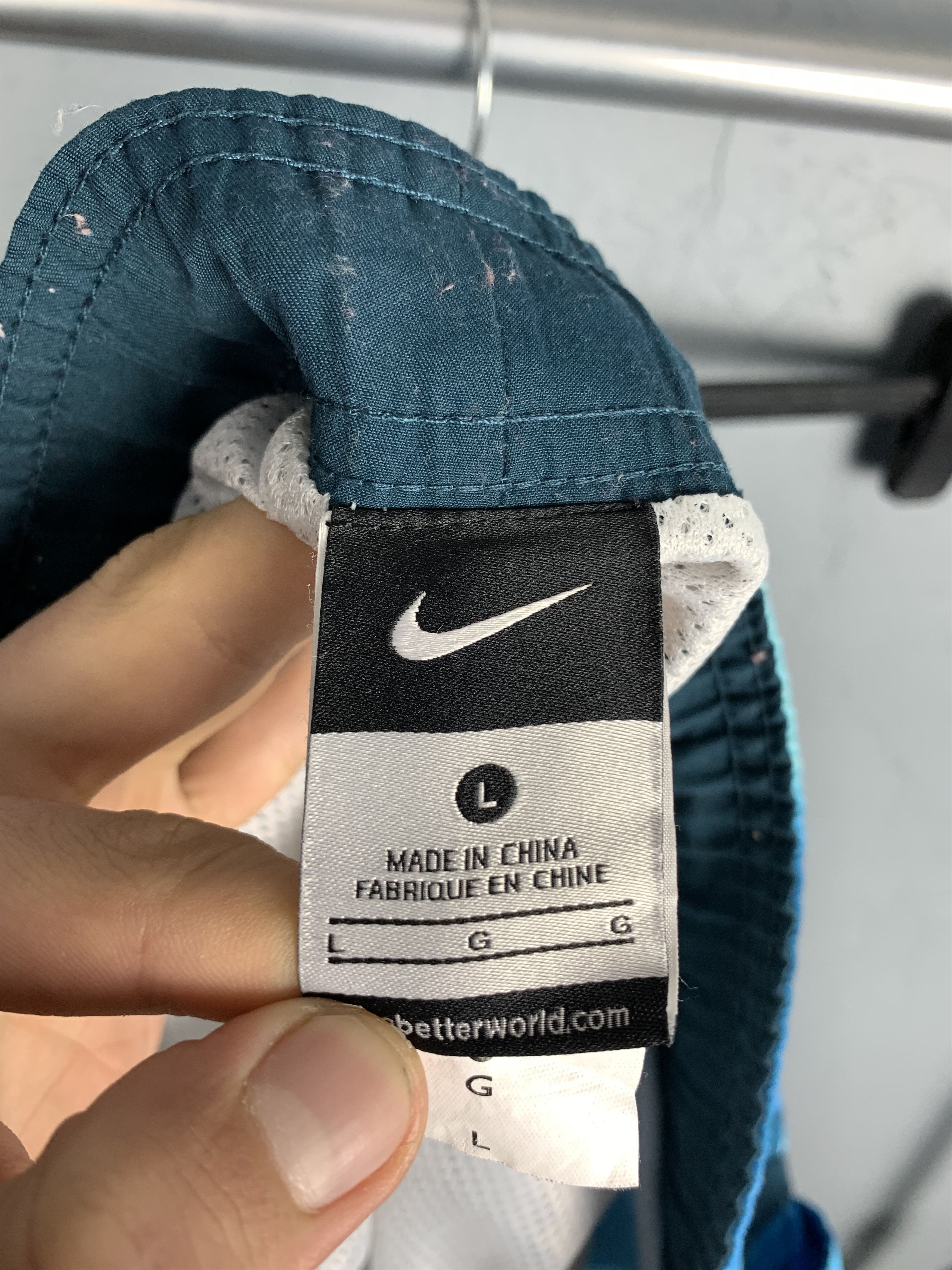 Nike Vintage Nike Mens Shorts Y2K Size US 34 / EU 50 - 5 Thumbnail