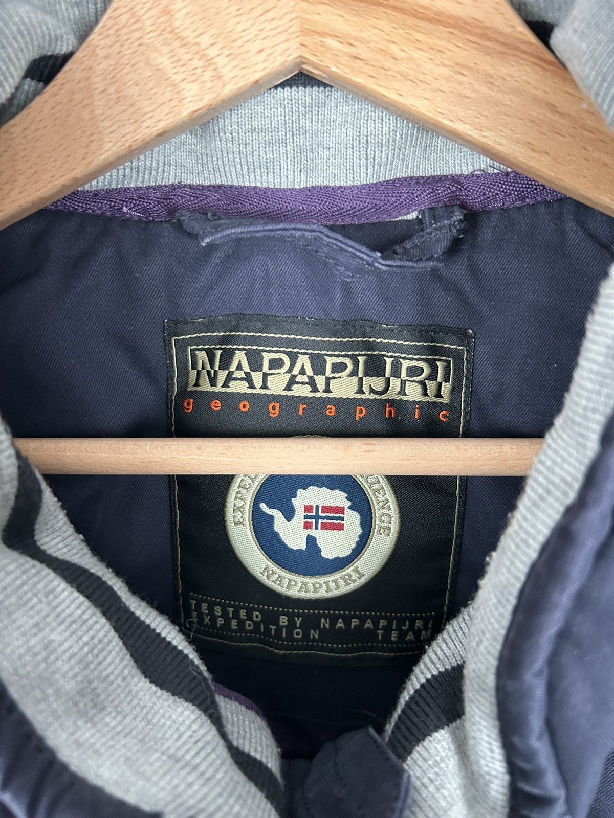 Napapijri Vintage Napapijri Geographic Puffer Vest Outdoor Size US XXL / EU 58 / 5 - 6 Thumbnail