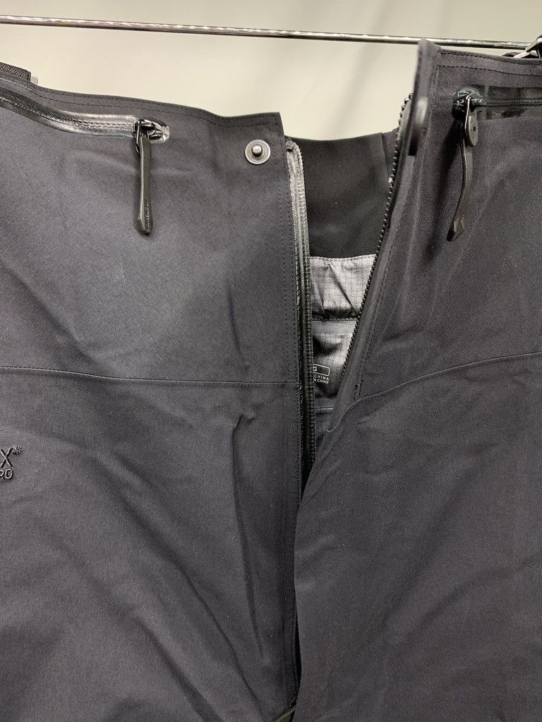 Arc'teryx ARCTERYX Beta SV Bib Black Gore Tex Pro Ski Snowboard Pant Size L / US 10 / IT 46 - 10 Thumbnail