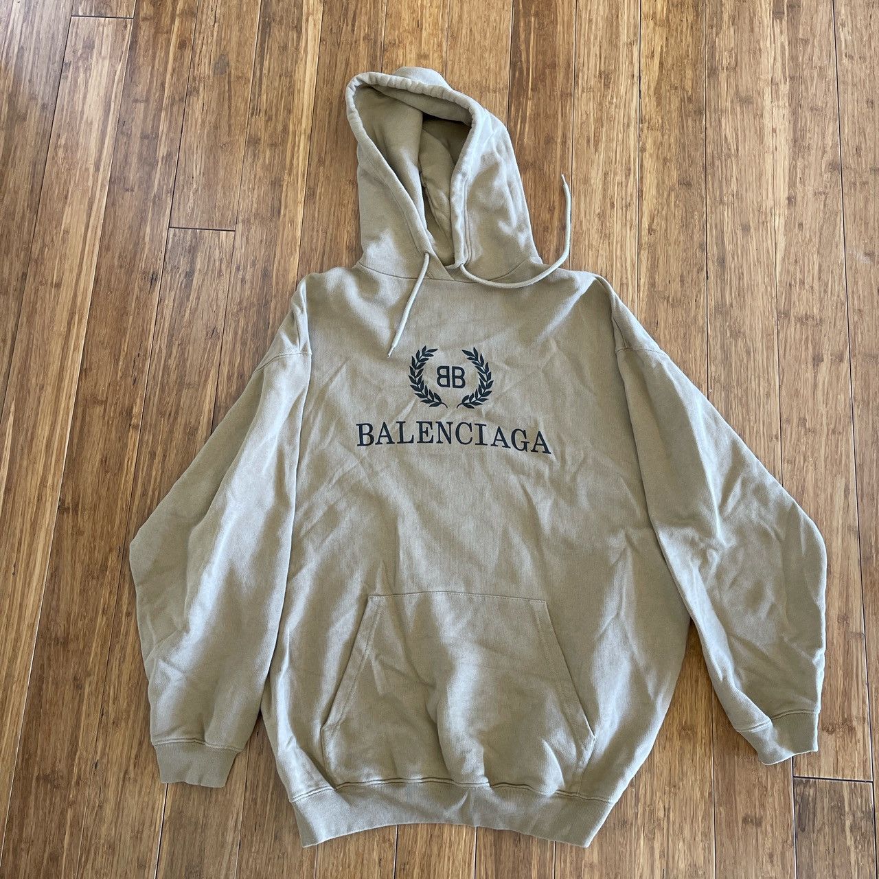 Balenciaga Balenciaga Beige Crest Hoodie Size US S / EU 44-46 / 1 - 1 Thumbnail