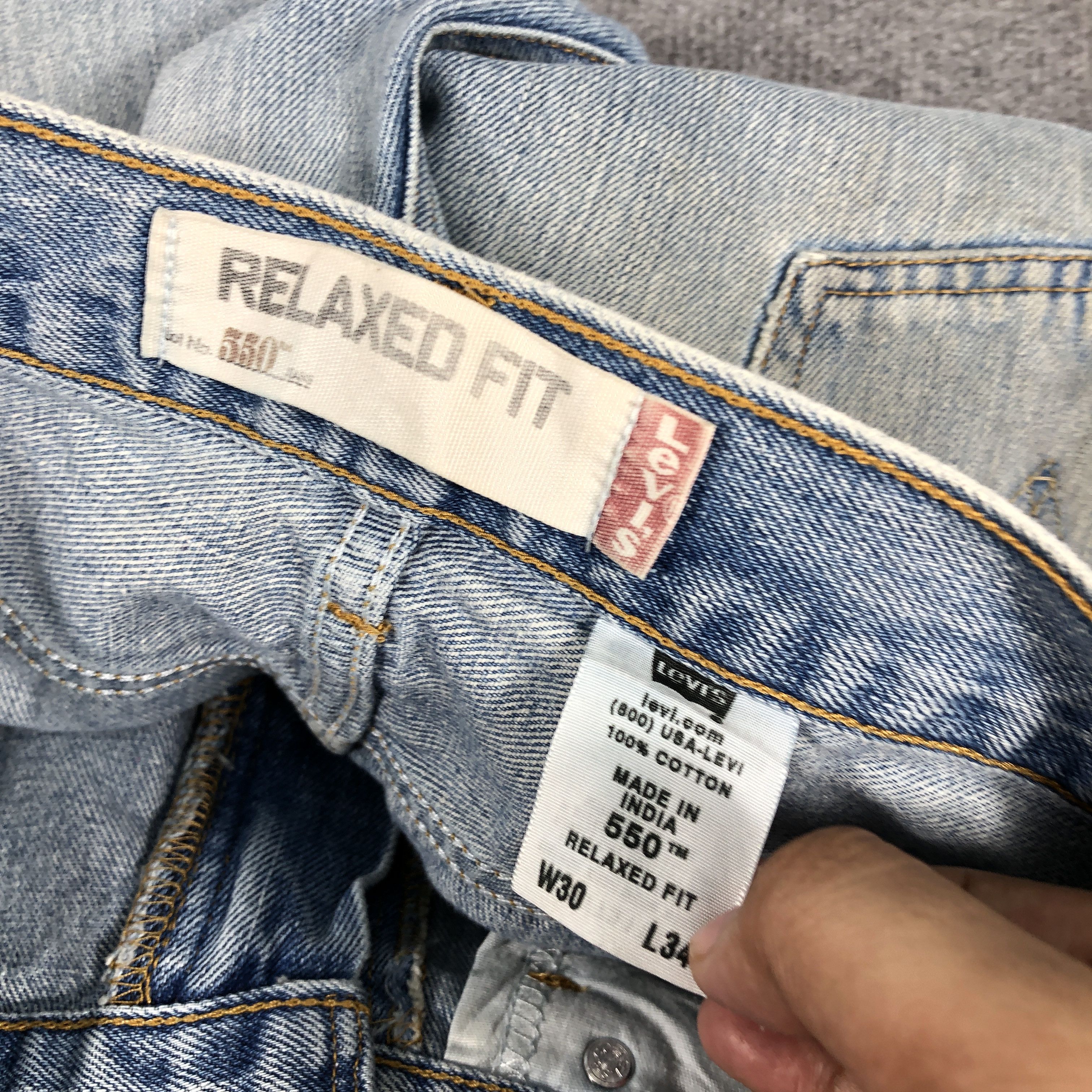 Levi's Vintage Y2K Levi's 550 Relaxed Fit Dirty Faded Blue Jean Size US 30 / EU 46 - 16 Thumbnail