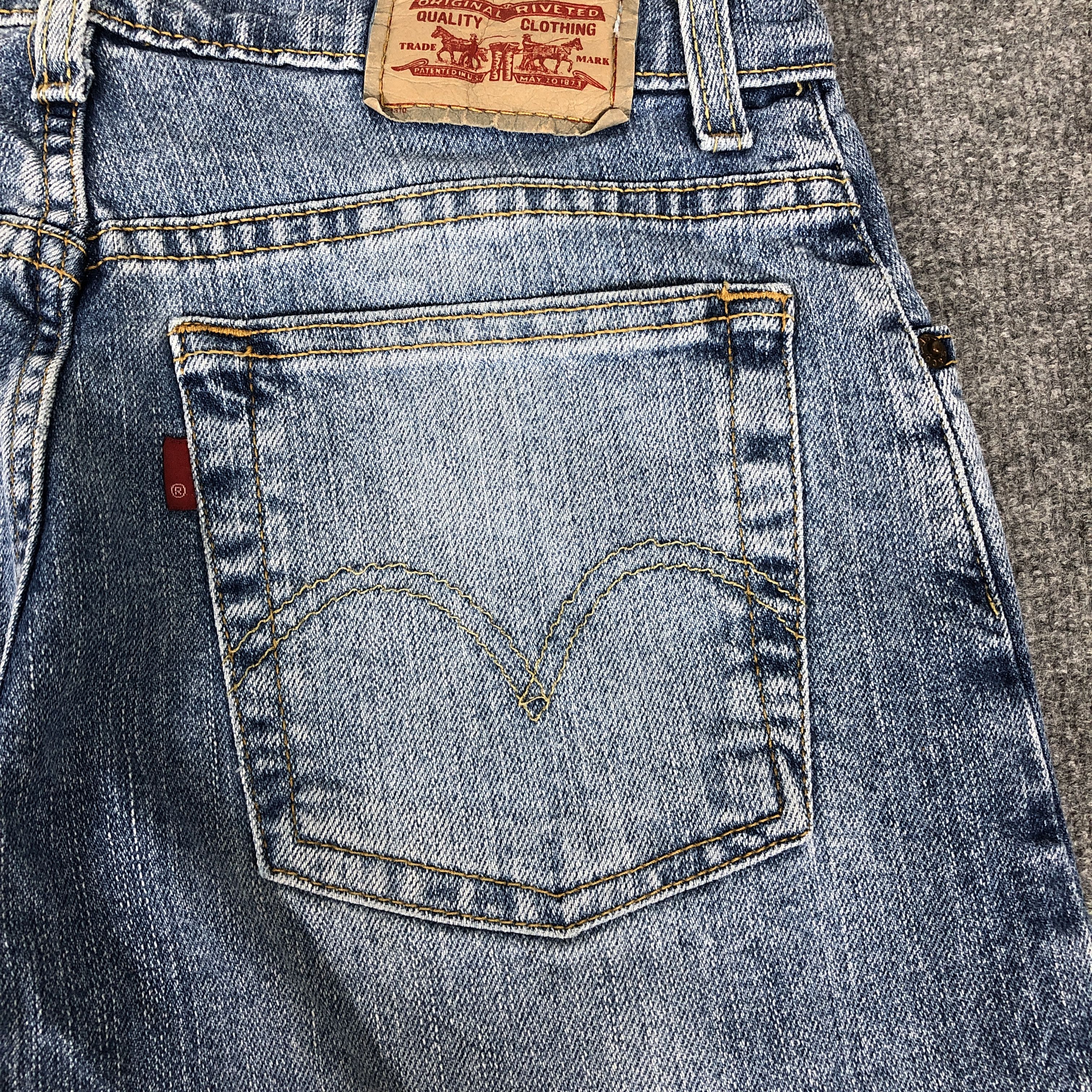 Levi's Levi's Lot 550 Relaxed Tapered Faded Blue Jean Size US 31 - 10 Thumbnail
