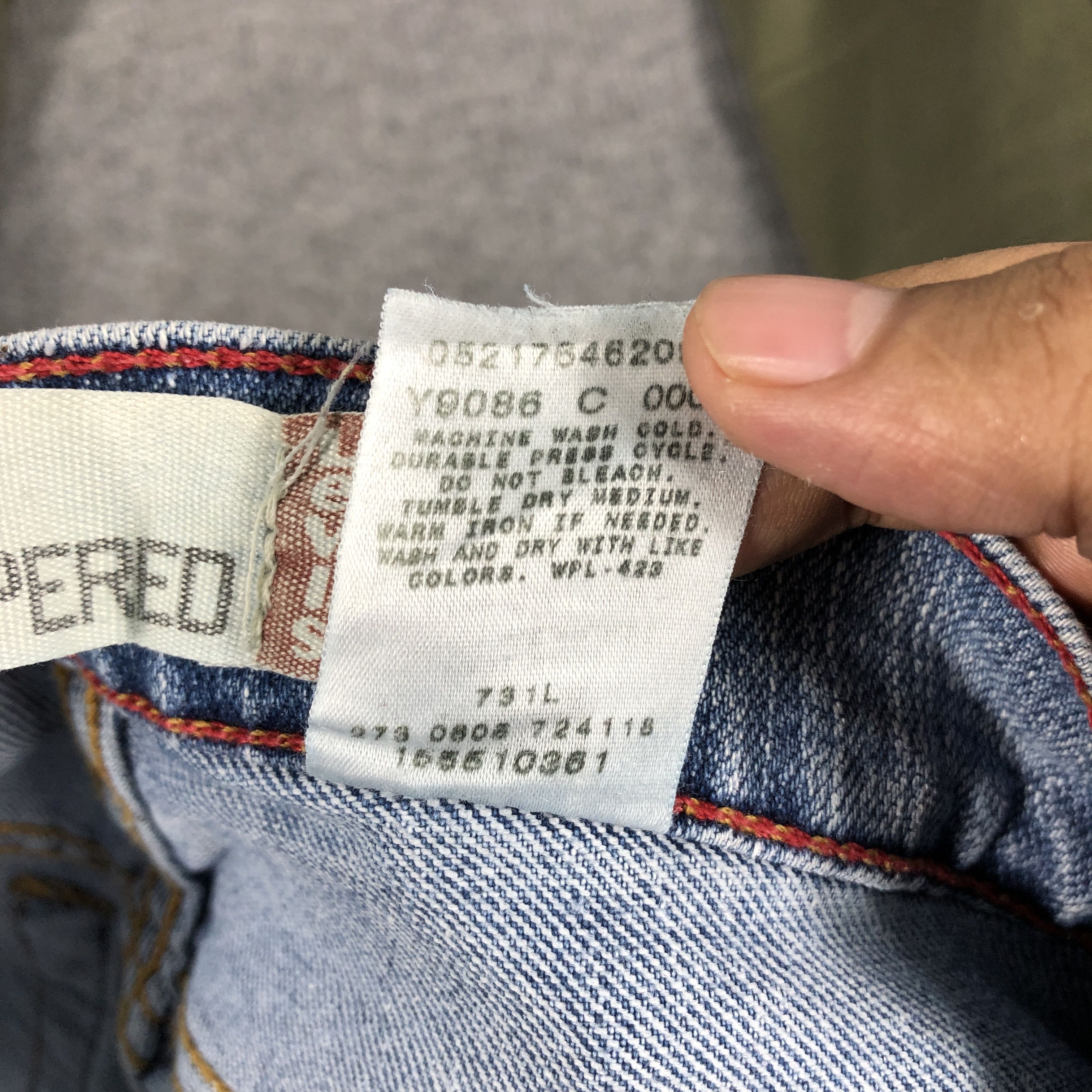 Levi's Levi's Lot 550 Relaxed Tapered Faded Blue Jean Size US 31 - 14 Thumbnail