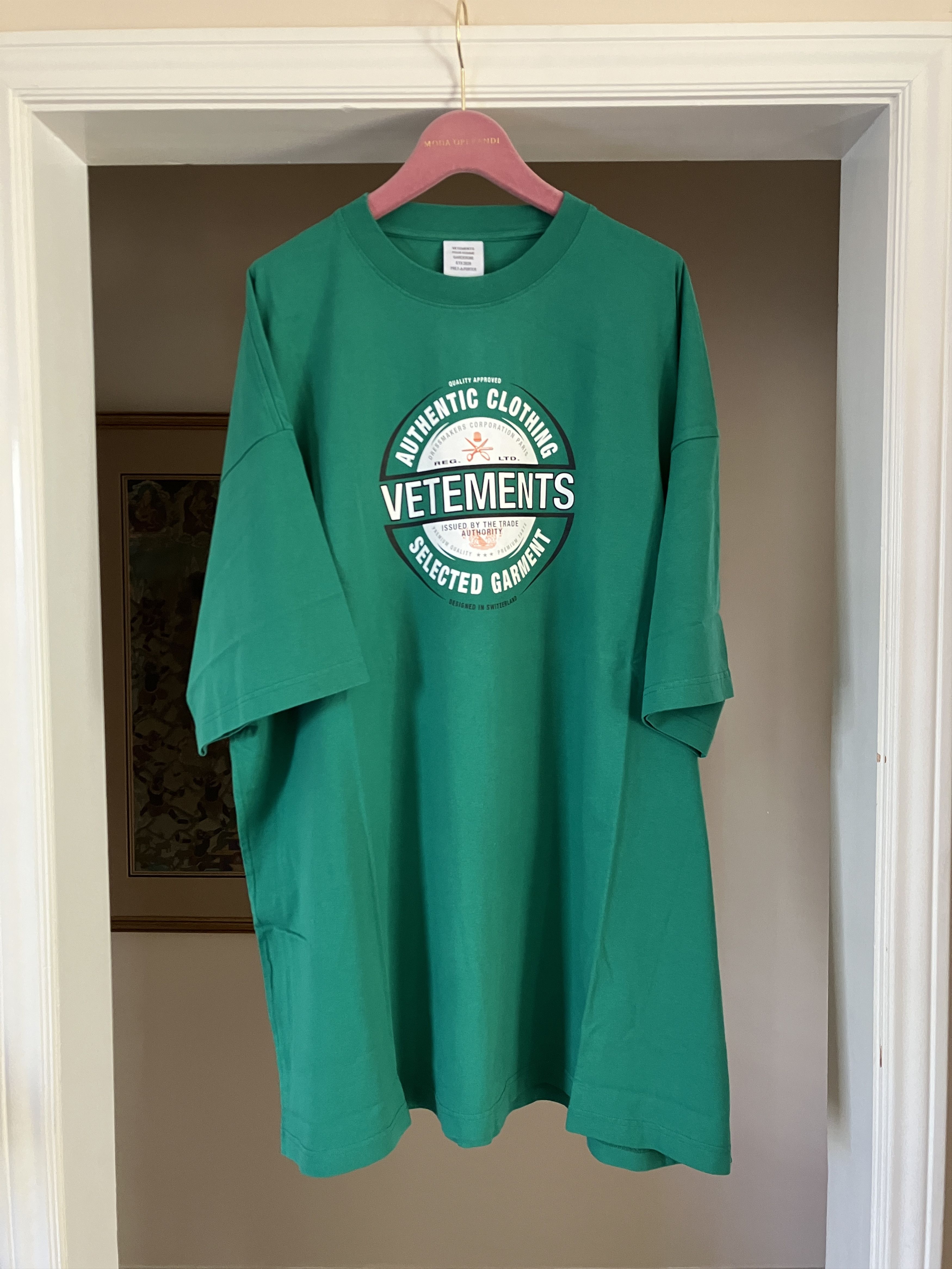 Vetements SS20 Beer Badge Oversized Tee Size US L / EU 52-54 / 3 - 1 Thumbnail