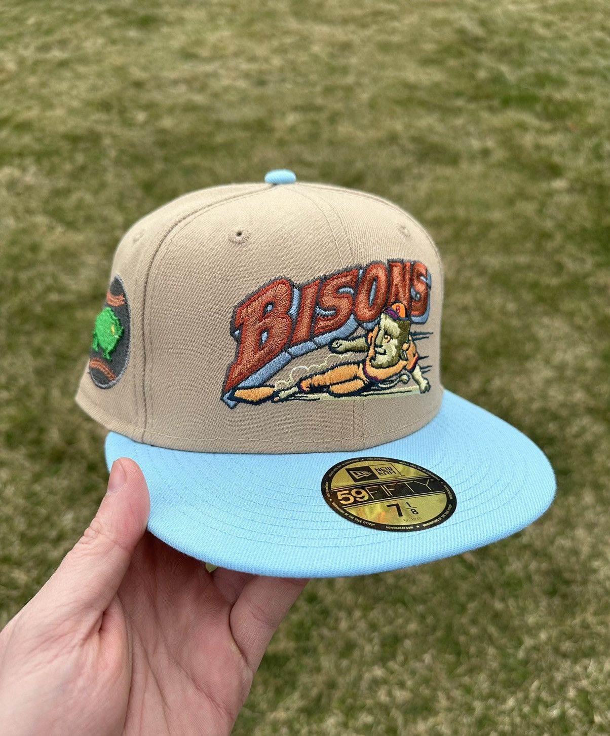 Bisons hot fitted hat 7 1/8