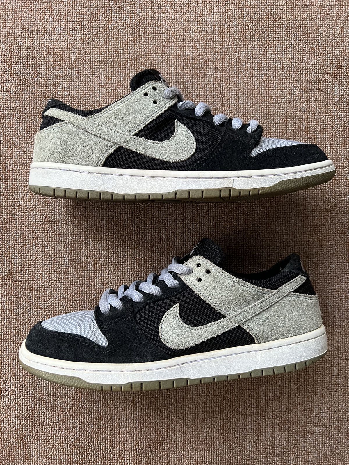 Nike RARE Nike Dunk Low Zoom Pro Sb Wolf Grey White Size US 9.5 / EU 42-43 - 2 Thumbnail