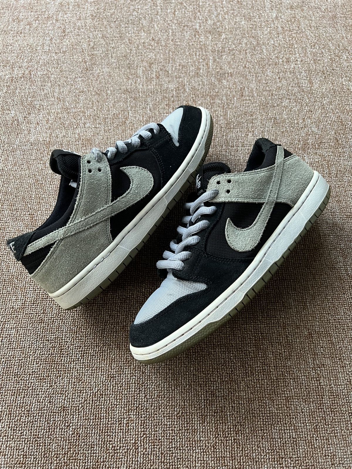 Nike RARE Nike Dunk Low Zoom Pro Sb Wolf Grey White Size US 9.5 / EU 42-43 - 1 Thumbnail