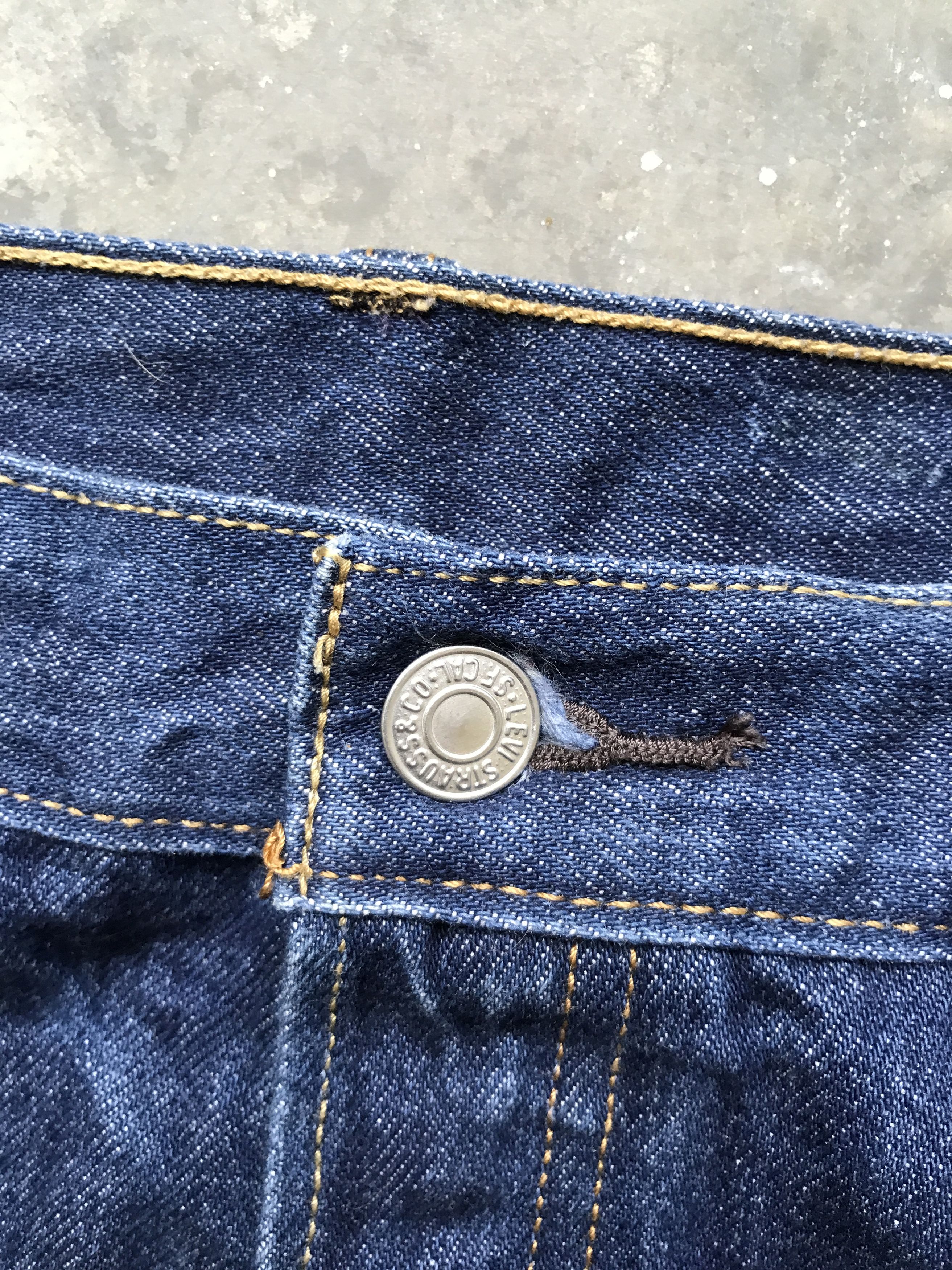 Levi's VLEV56 - Levis 501 Dark Blue Jeans Size US 35 - 5 Thumbnail