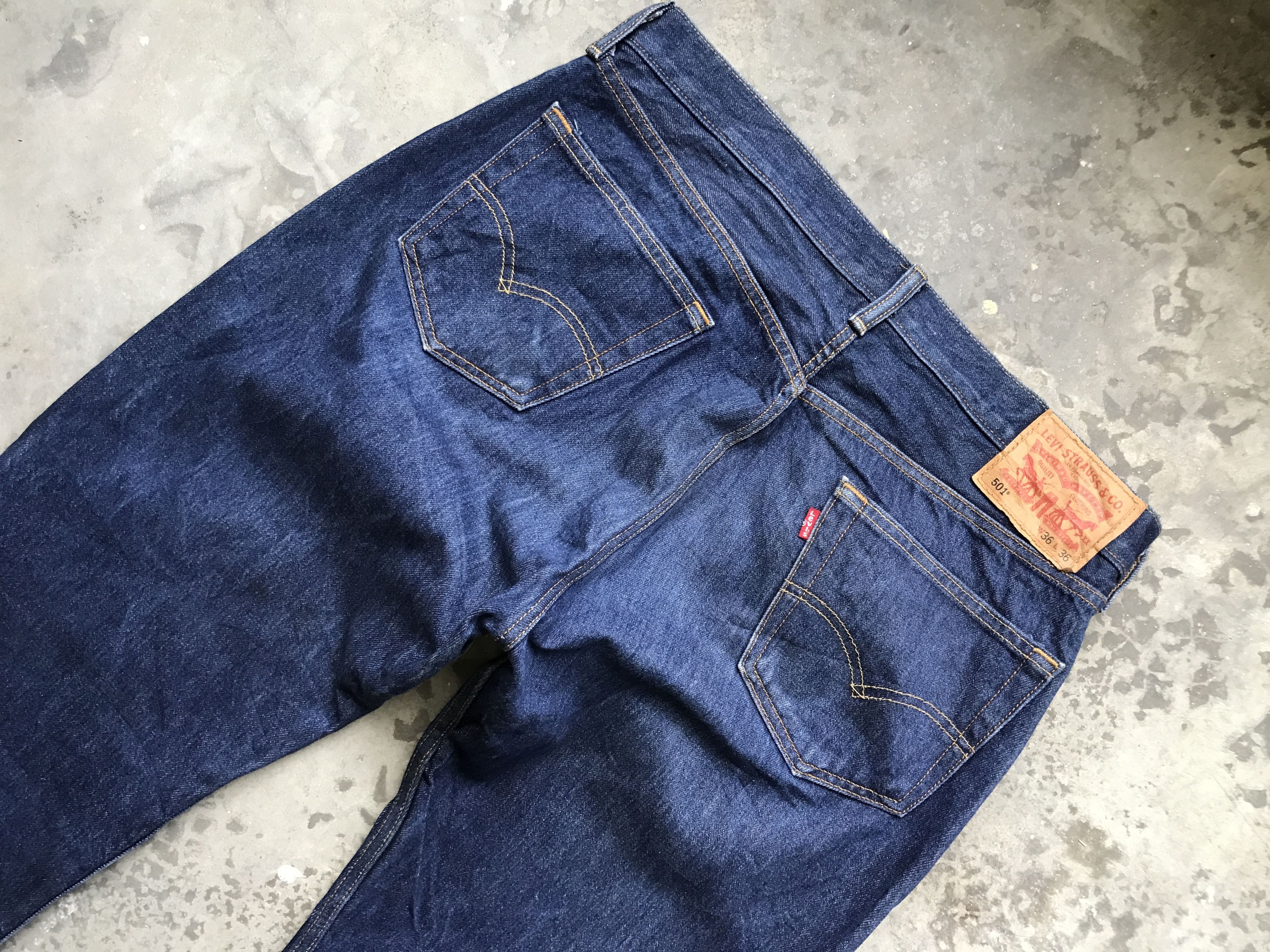 Levi's VLEV56 - Levis 501 Dark Blue Jeans Size US 35 - 9 Thumbnail